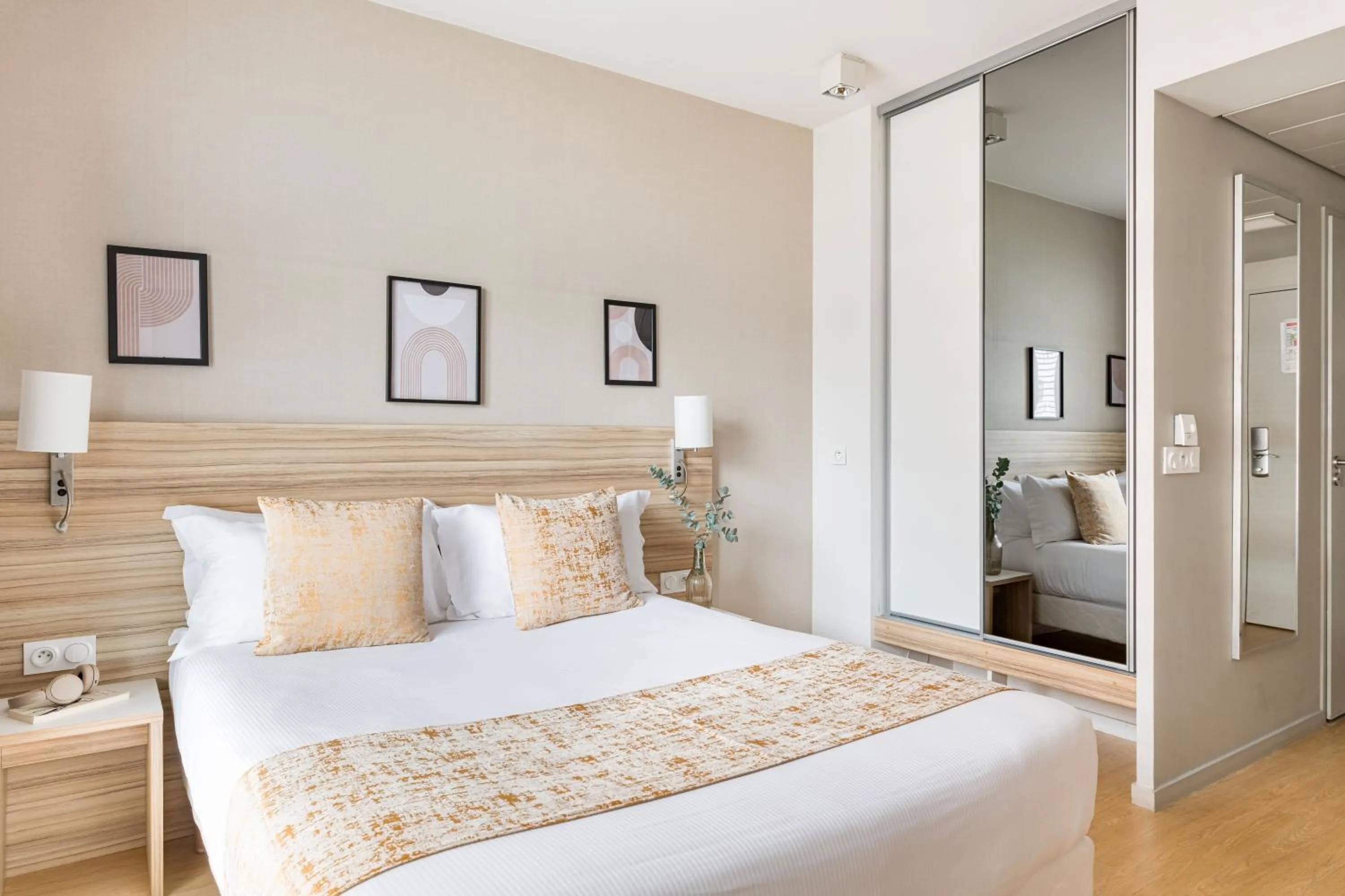 Bed in Appart hôtel Q7 Lodge Lyon 7