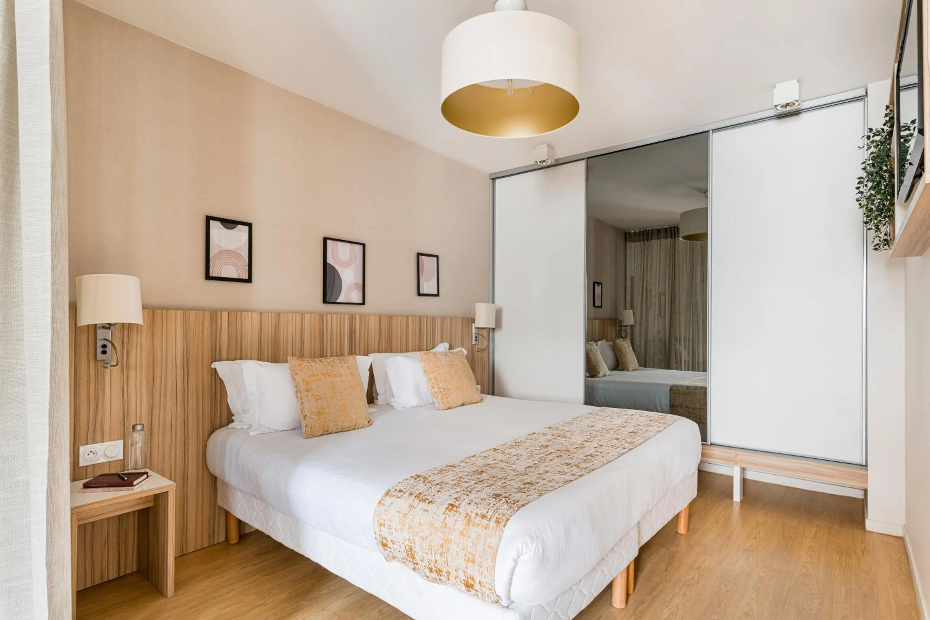 Bed in Appart hôtel Q7 Lodge Lyon 7