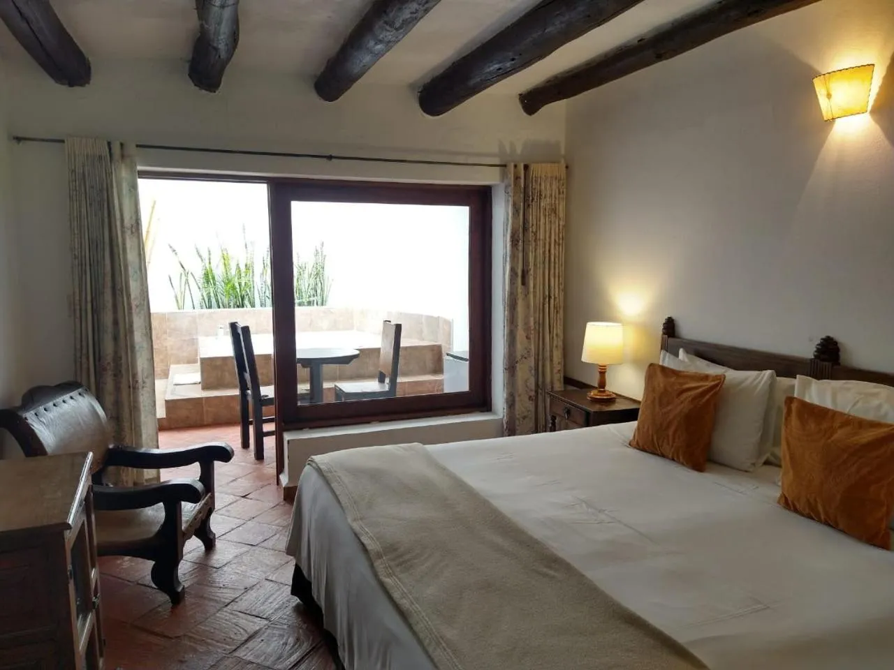 Swimming pool, Bed in Hotel Mesón de los Virreyes
