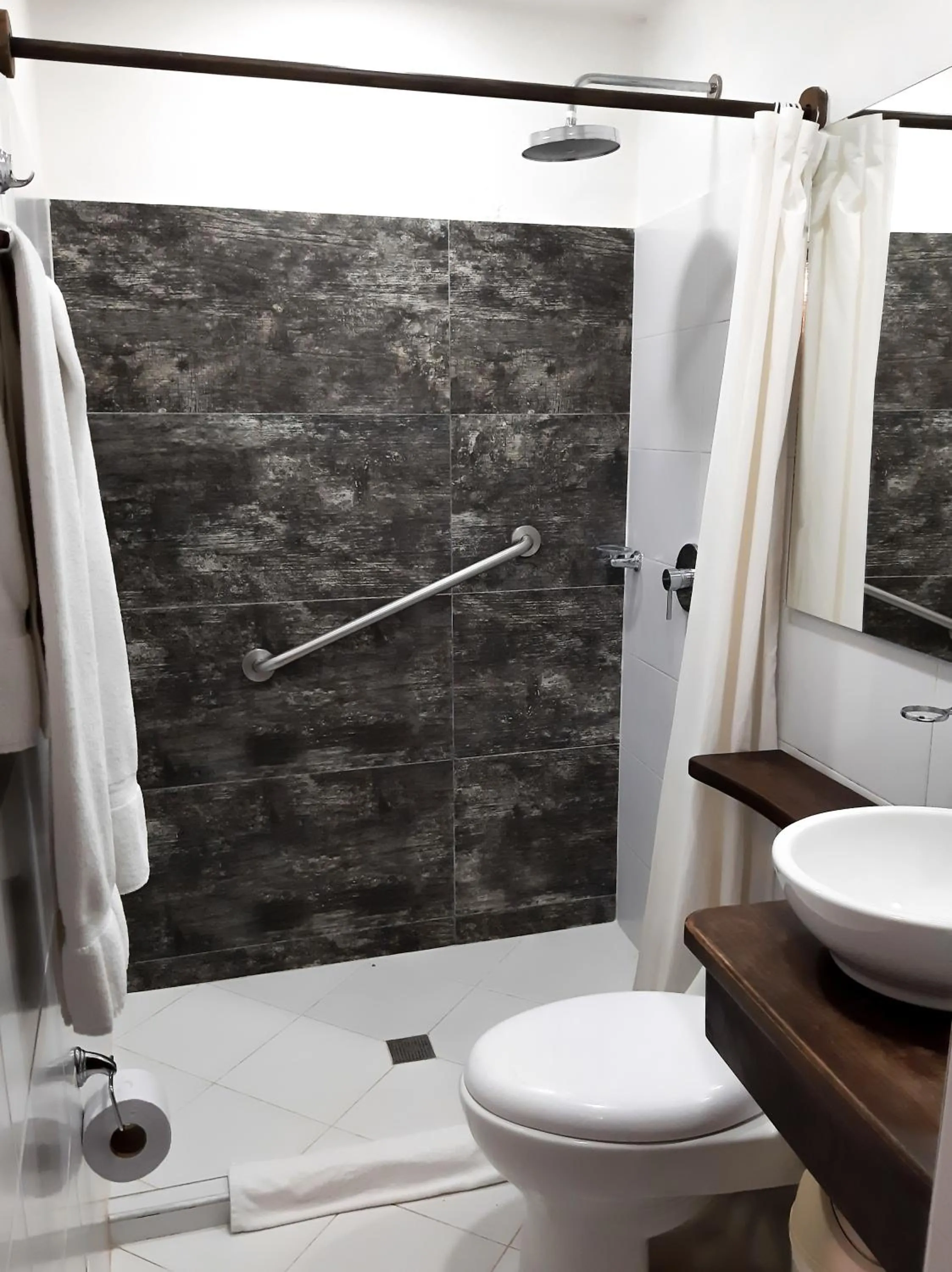 Bathroom in Hotel Mesón de los Virreyes
