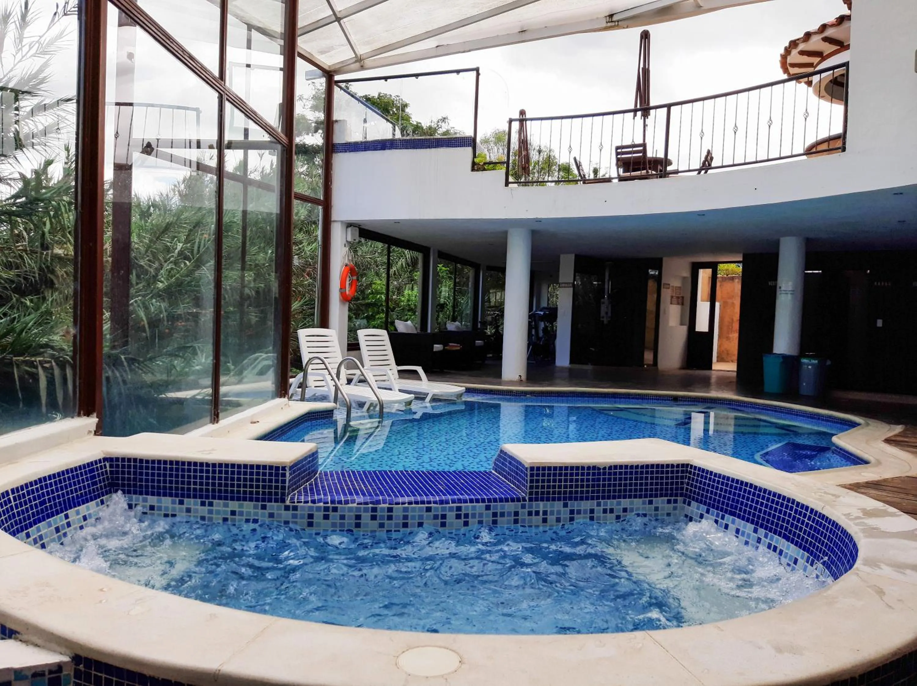 Swimming pool in Hotel Mesón de los Virreyes