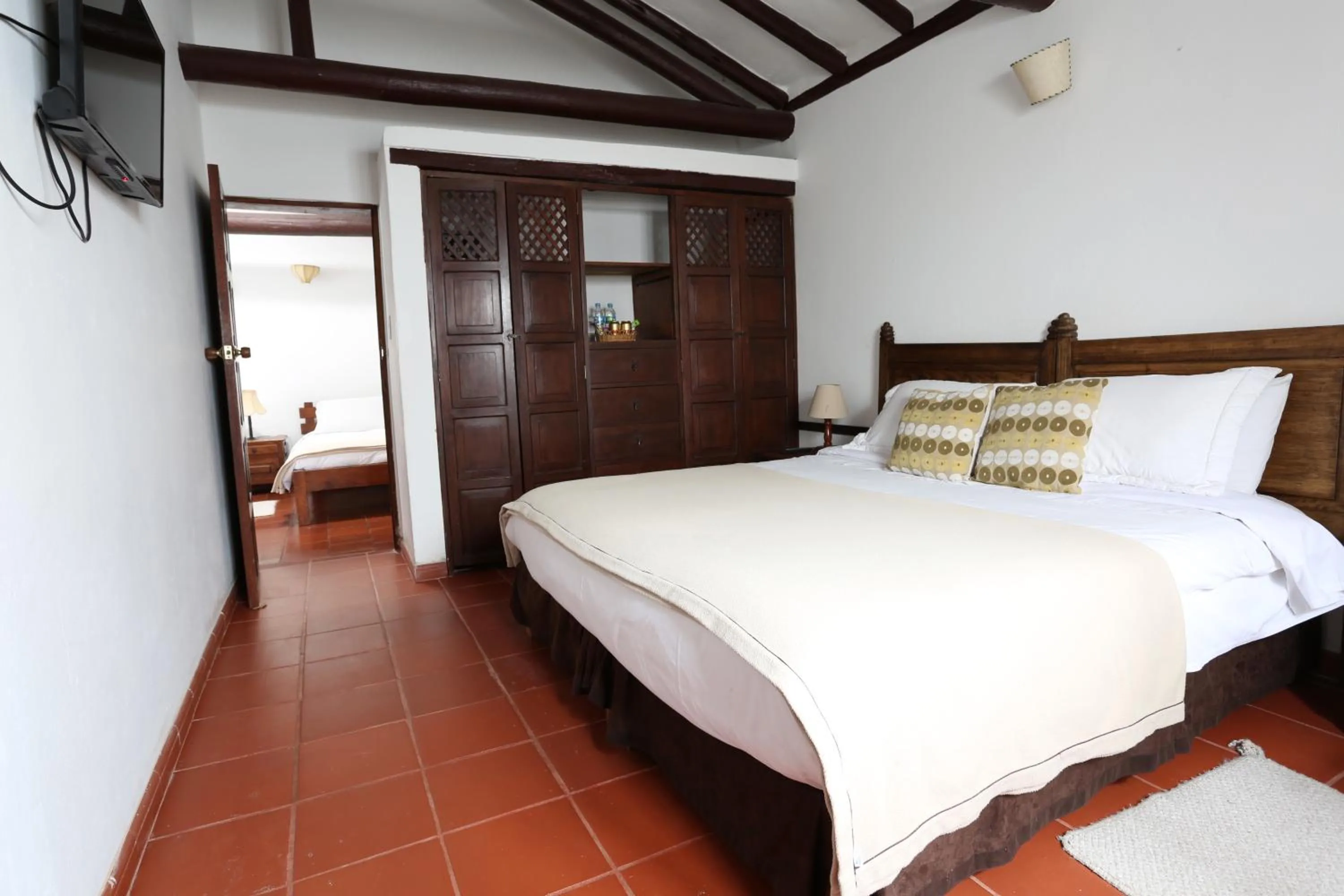 Photo of the whole room, Bed in Hotel Mesón de los Virreyes