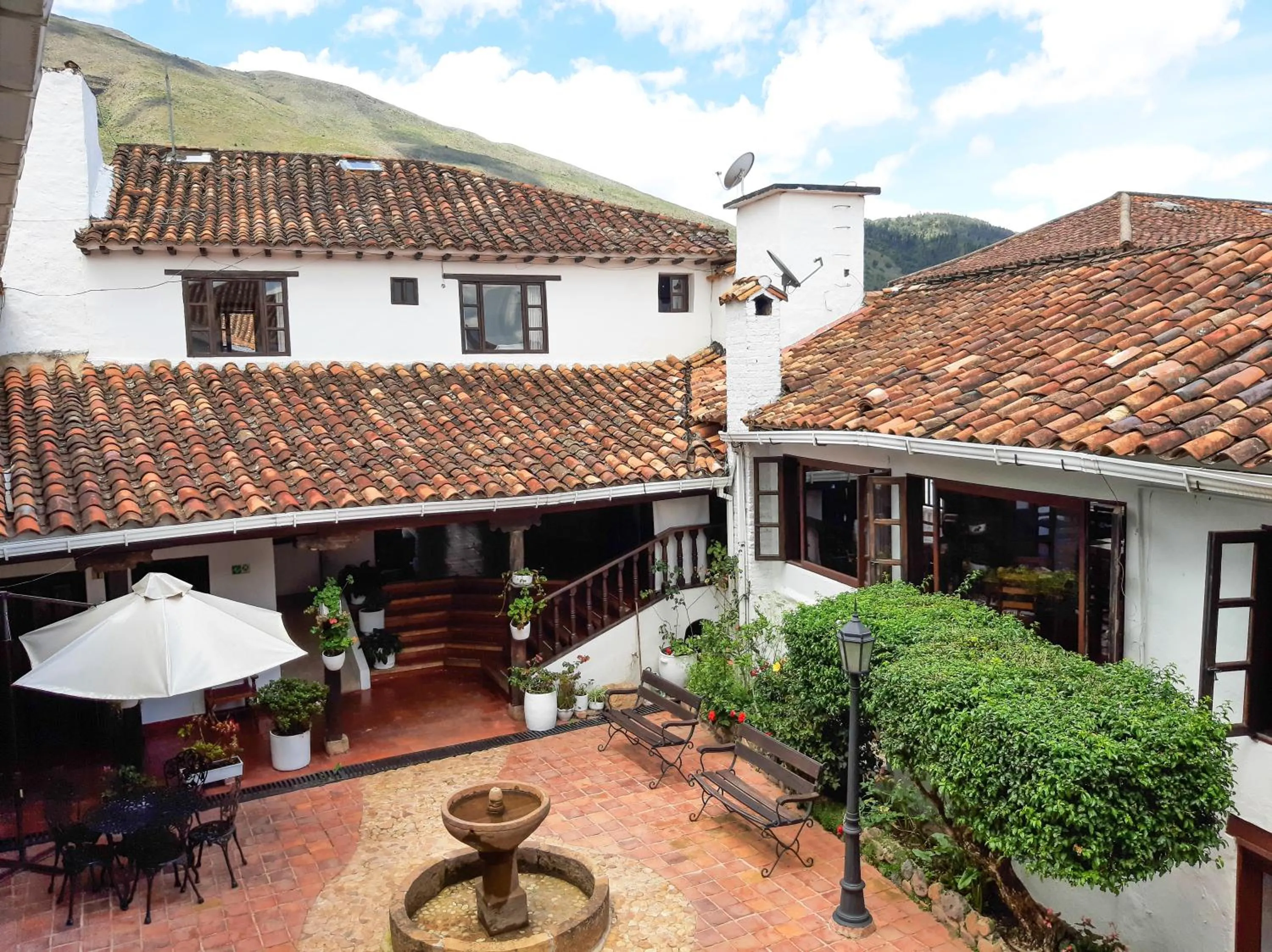 Inner courtyard view in Hotel Mesón de los Virreyes