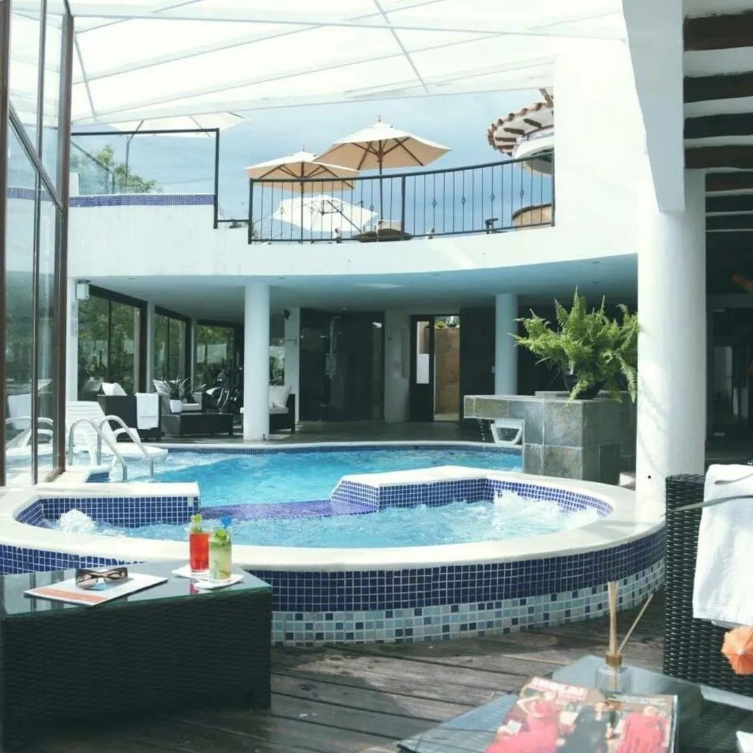 Swimming pool in Hotel Mesón de los Virreyes