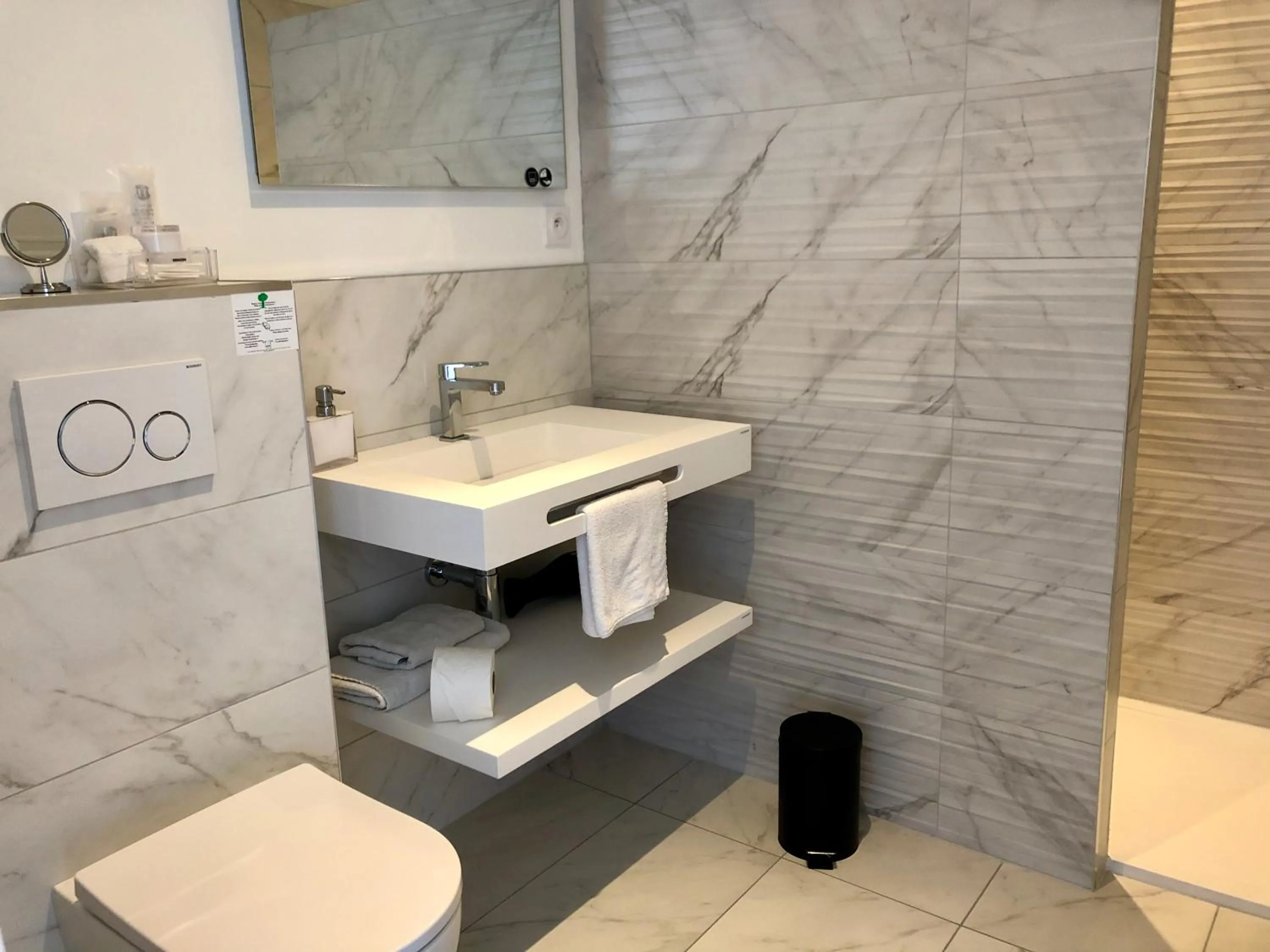 Bathroom in HÔTELYA - Lille Villeneuve d'Ascq