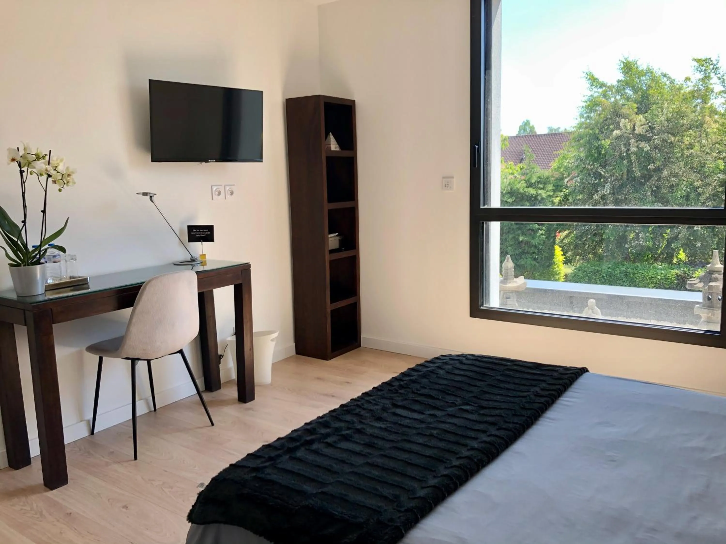 Photo of the whole room, Bed in HÔTELYA - Lille Villeneuve d'Ascq