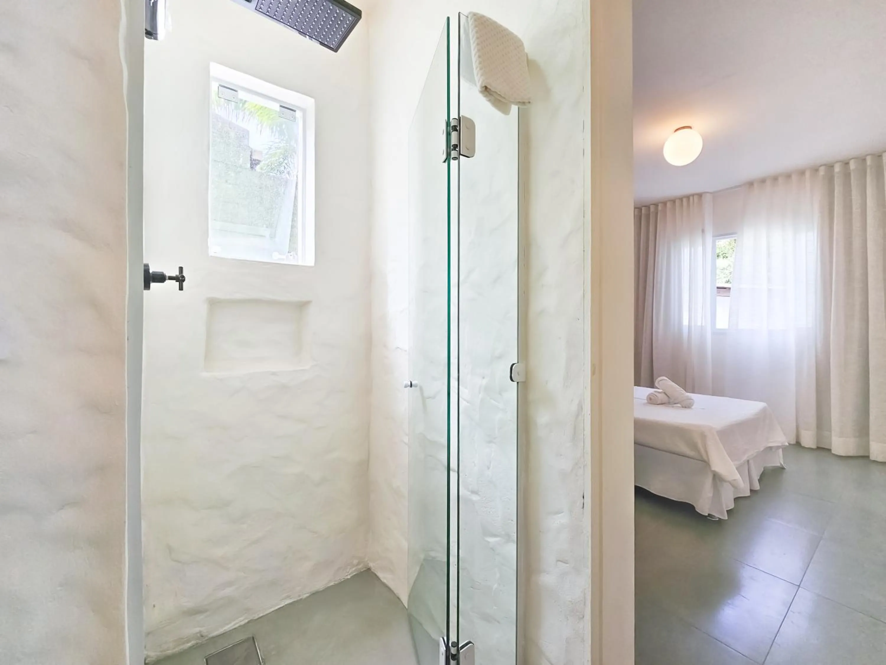 Shower, Bed in Pousada Quinta da Margem