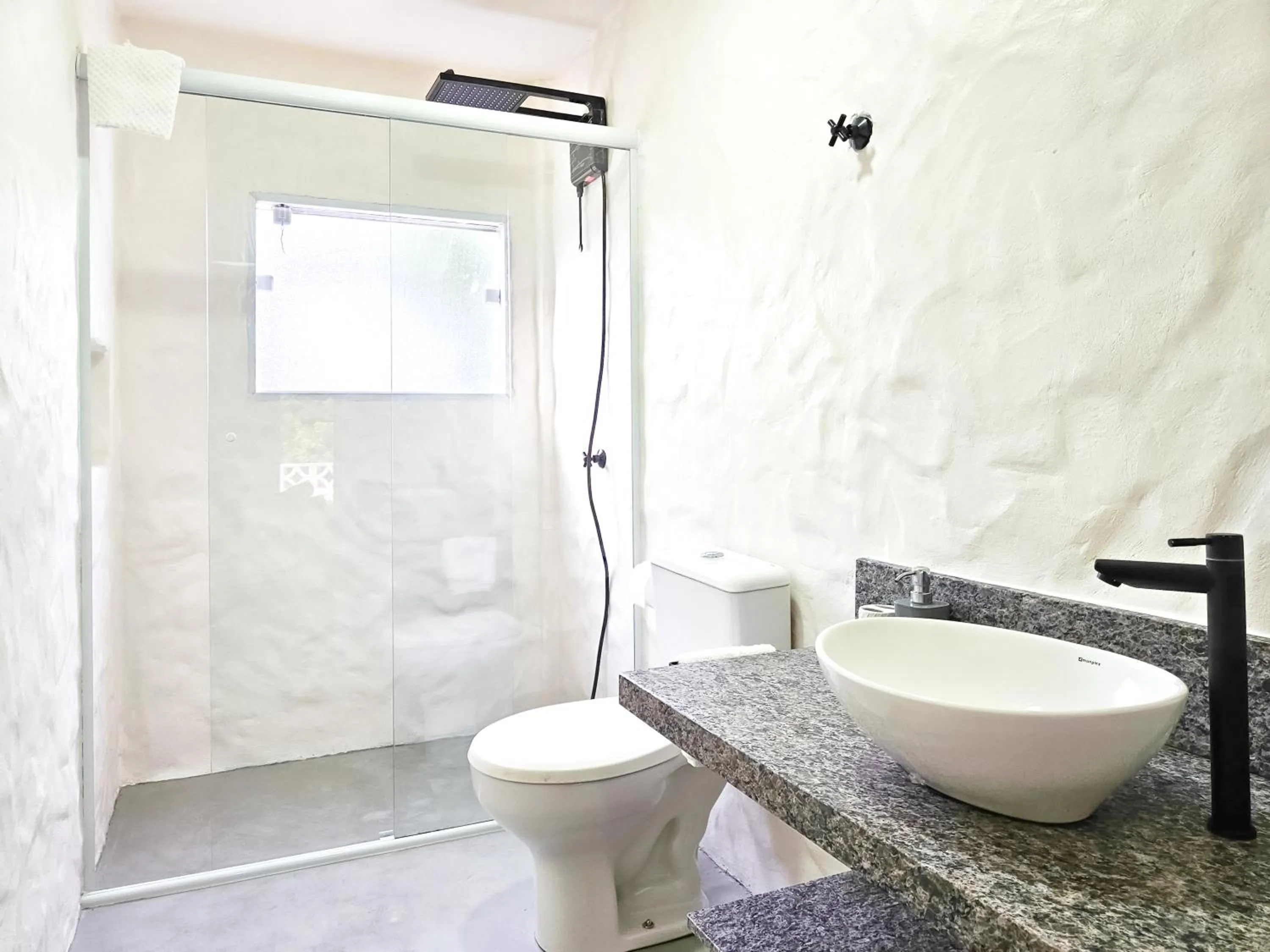 Shower in Pousada Quinta da Margem