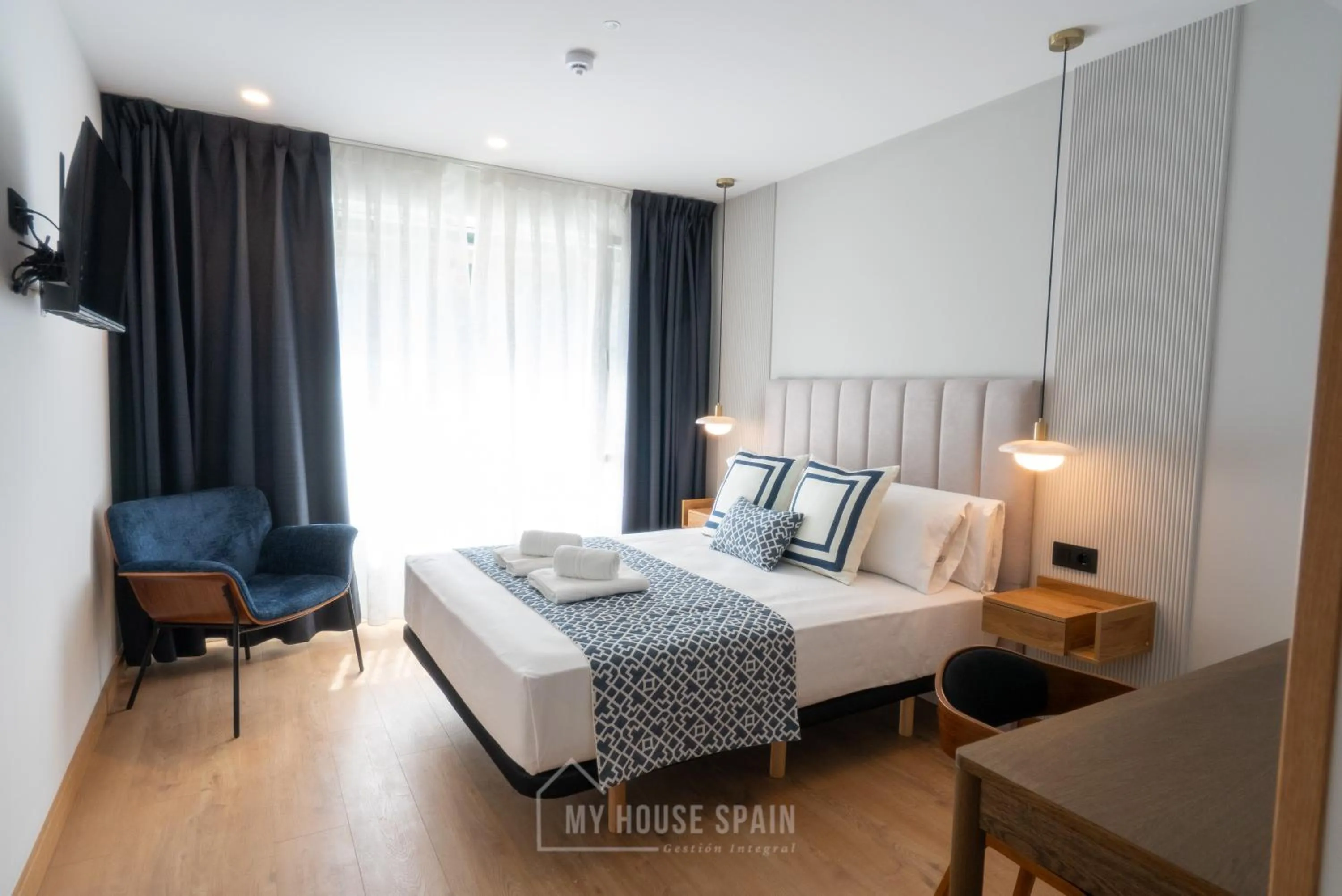 Bed in Hotel Central by MyHouseSpain