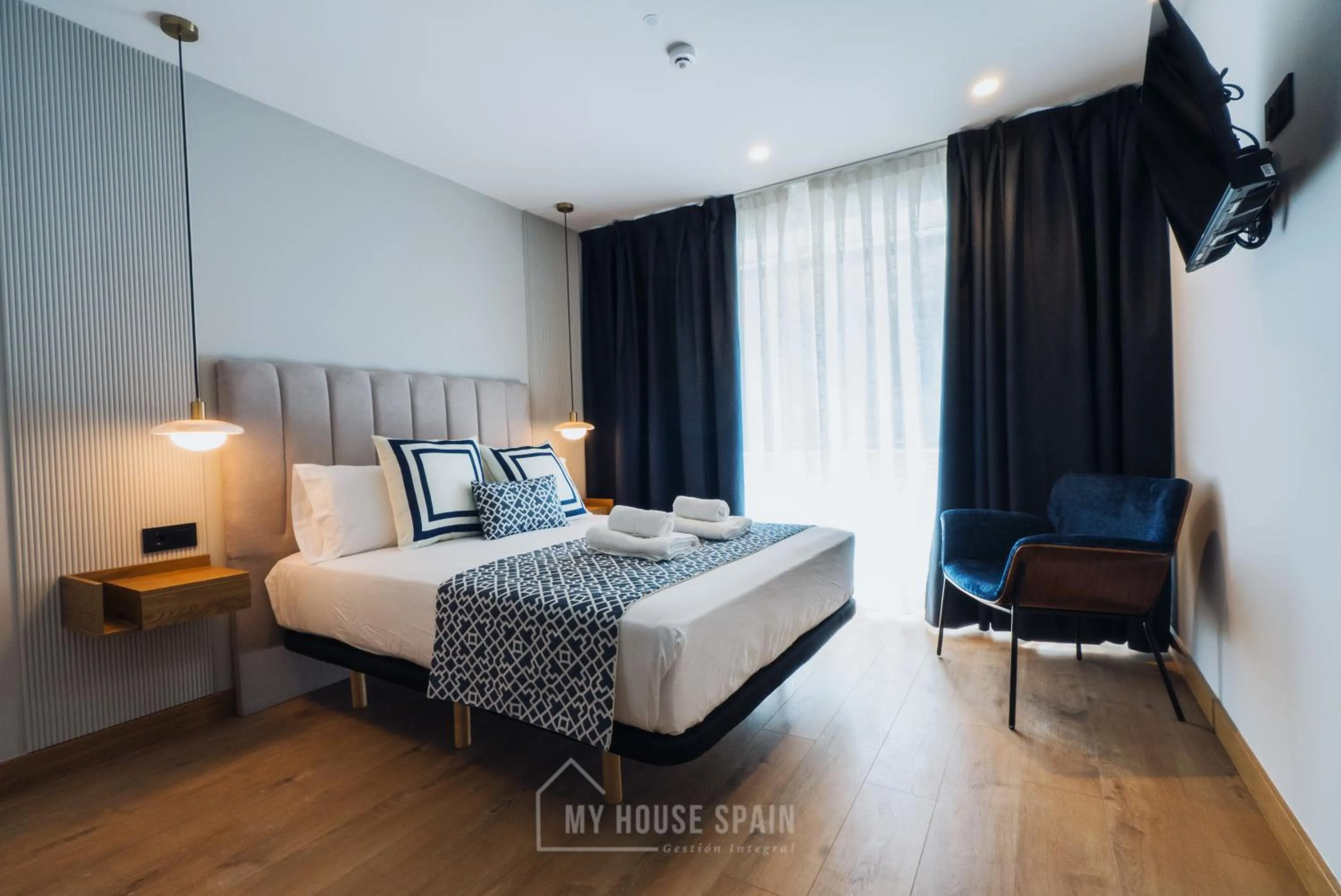 Bed in Hotel Central by MyHouseSpain