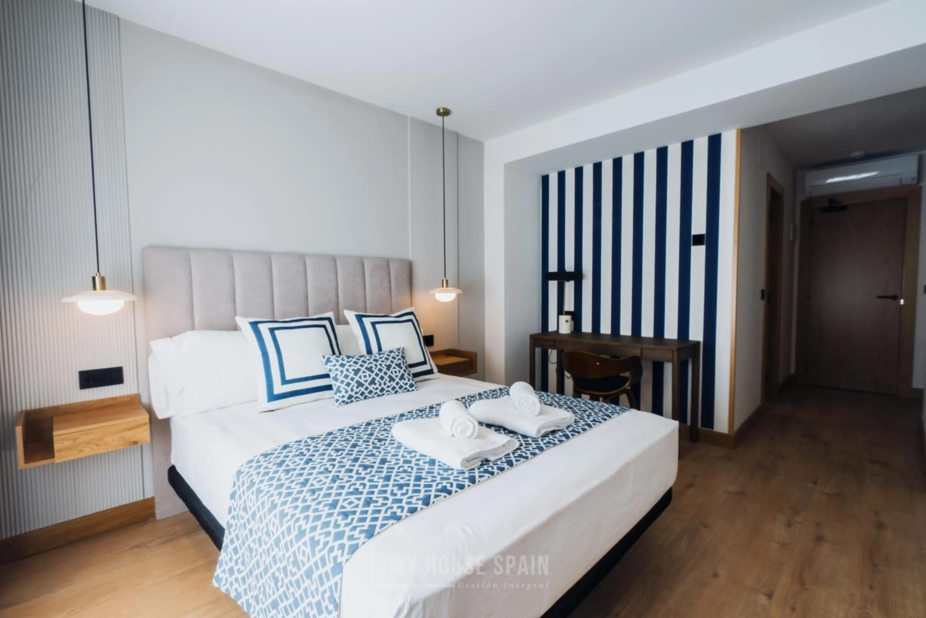 Bed in Hotel Central by MyHouseSpain