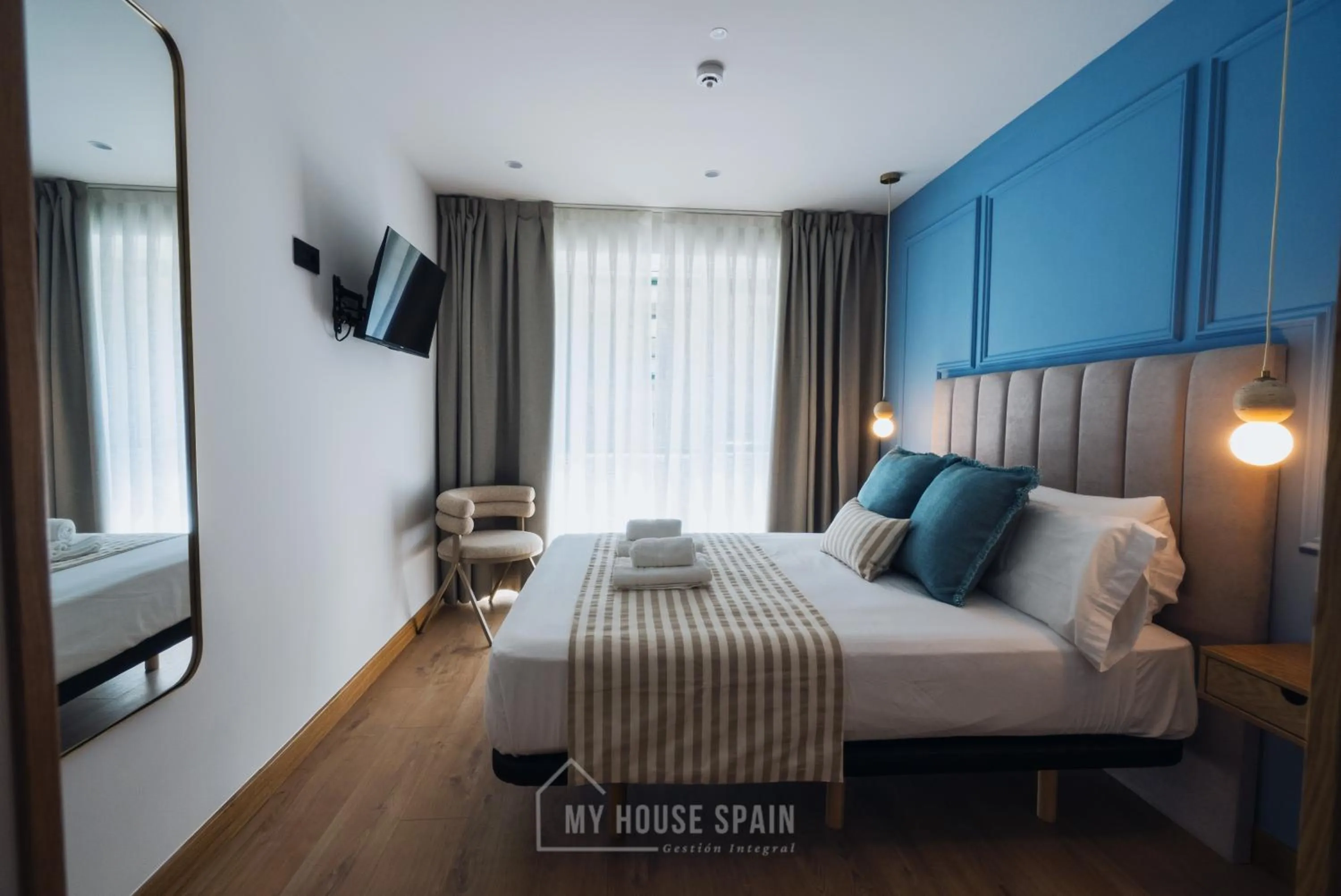 Bed in Hotel Central by MyHouseSpain