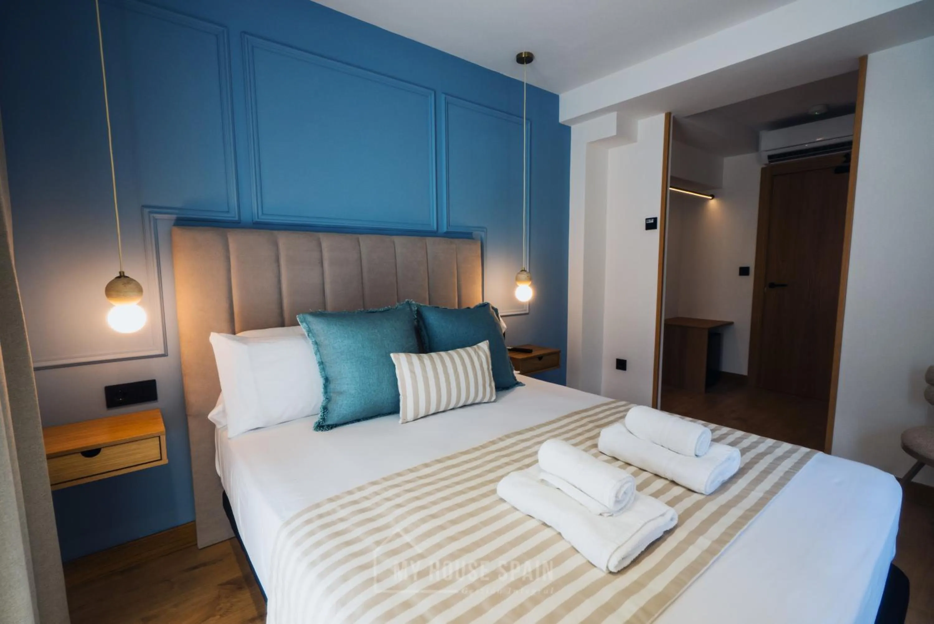 Bed in Hotel Central by MyHouseSpain