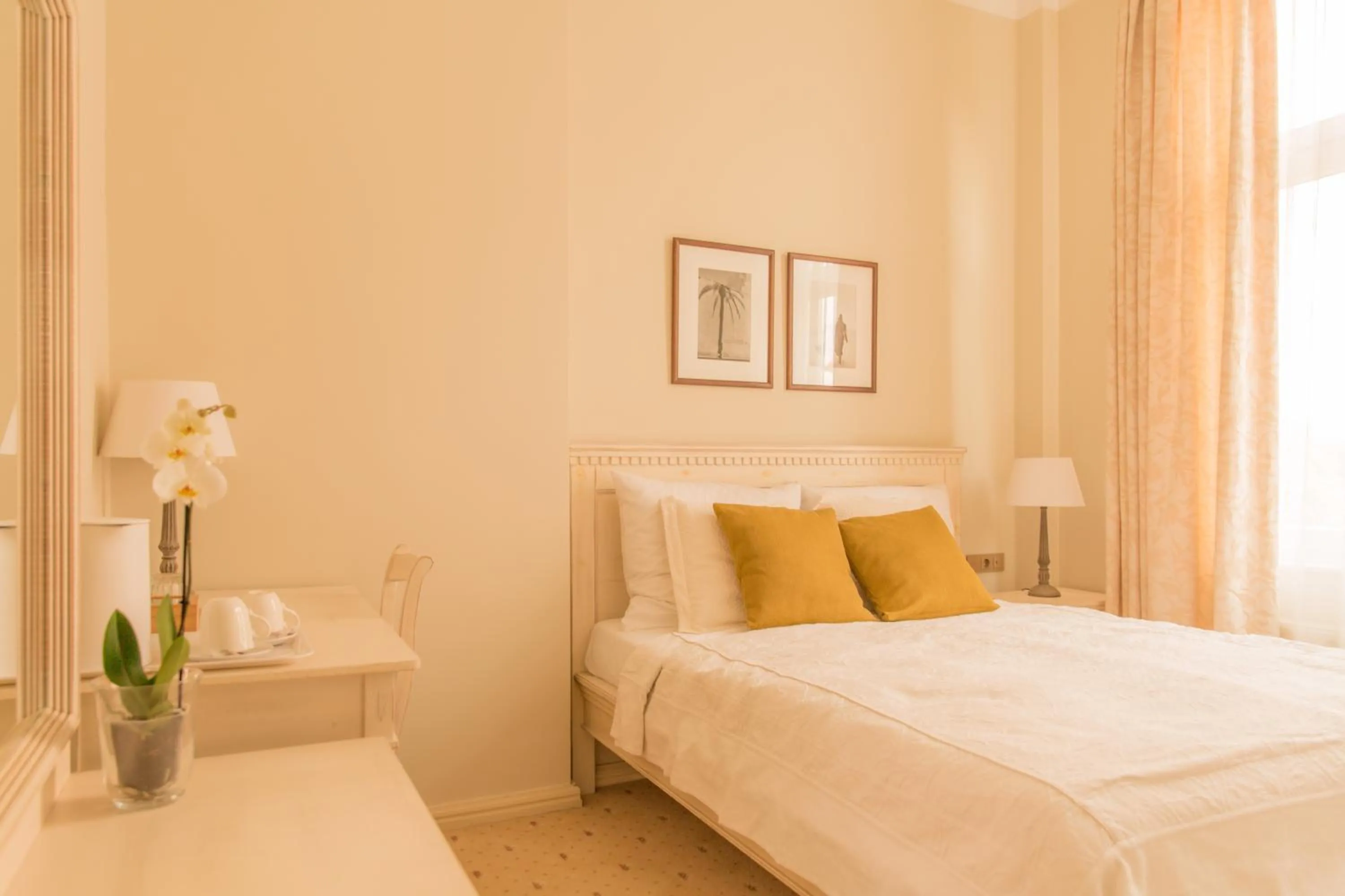 Small Double Room in Villa Modiva
