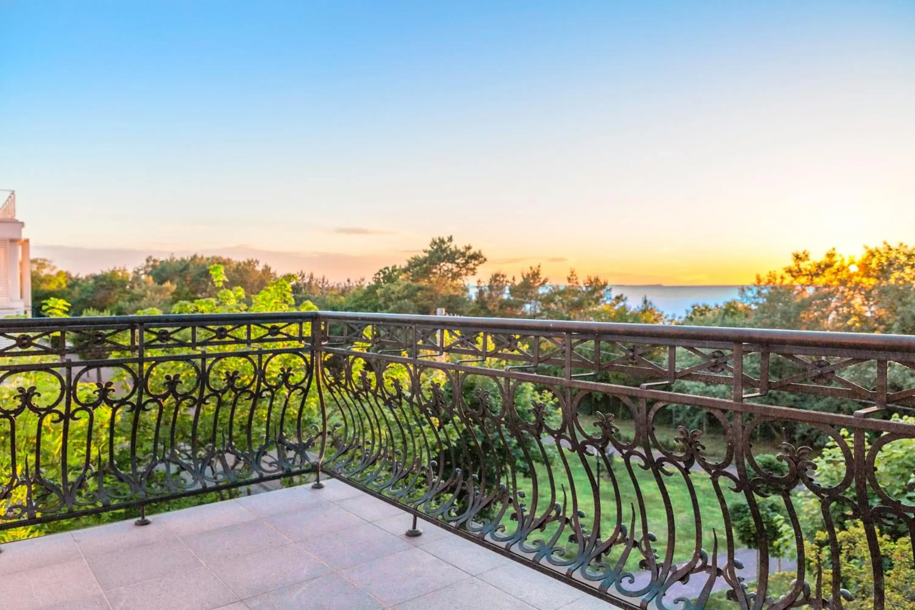 Penthouse Apartment with Terrace and Sea View in Villa Modiva Penthouse Apartment with Terrace and Sea View in Villa Modiva