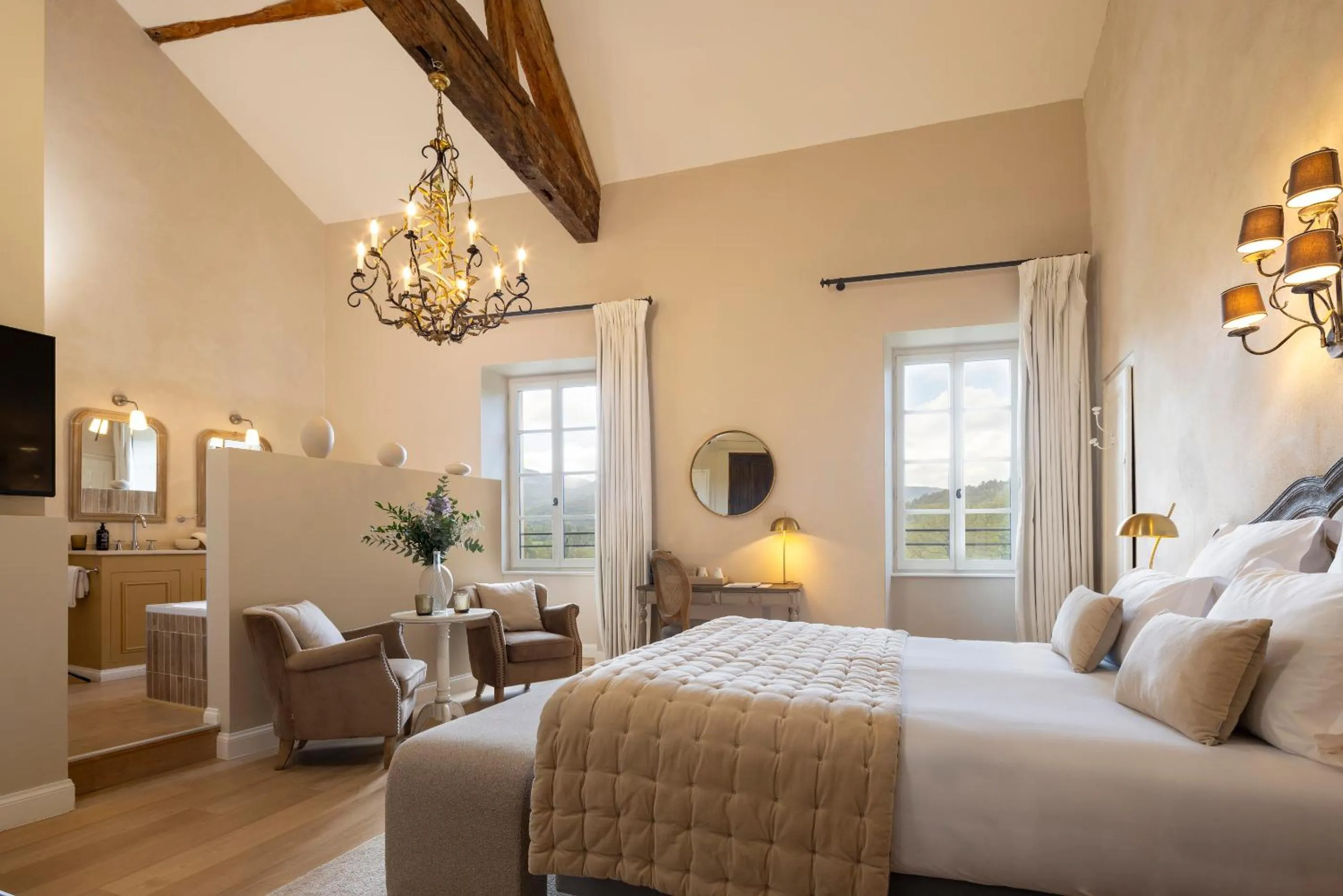 Bed in Château Les Oliviers de Salettes