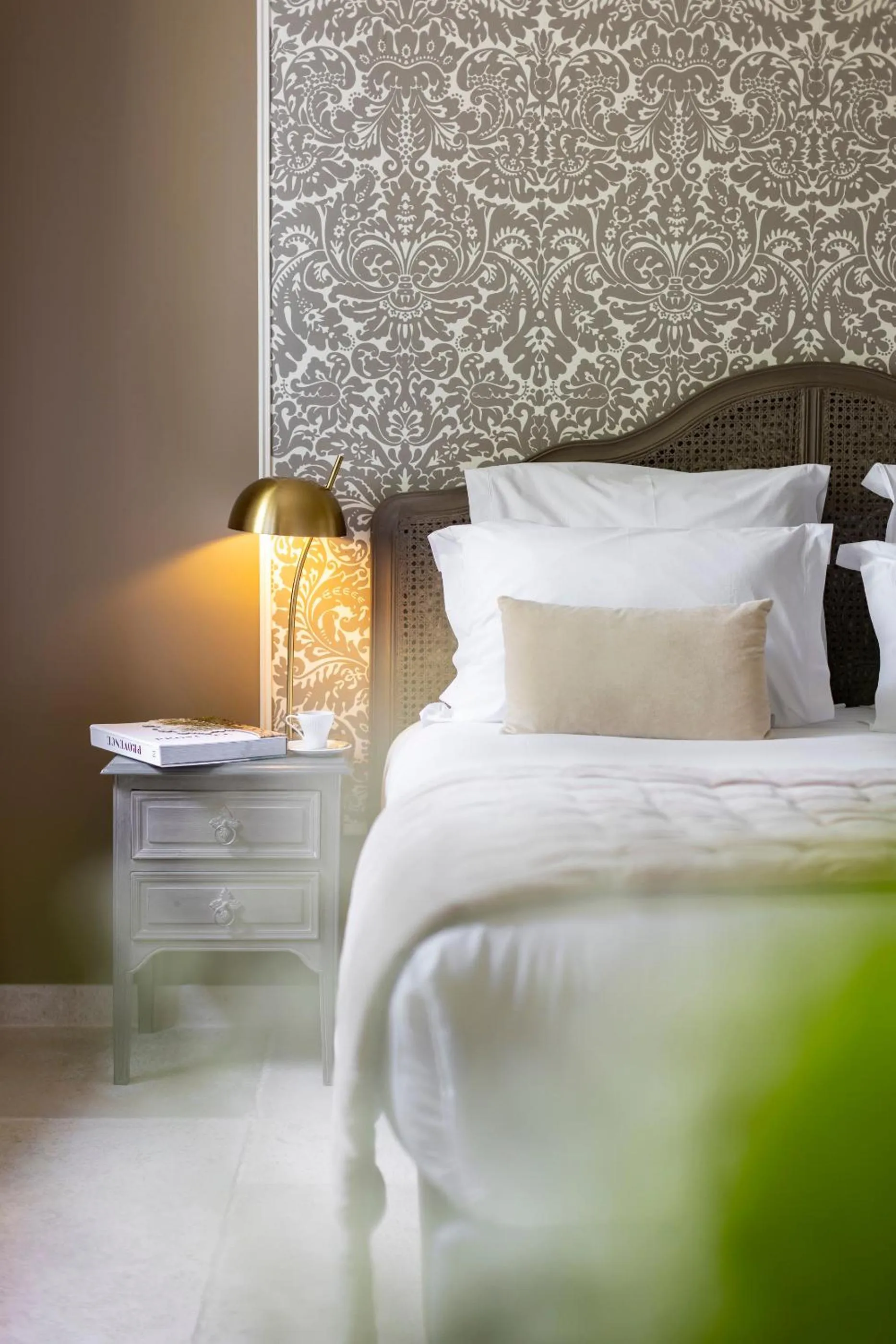 Bed in Château Les Oliviers de Salettes