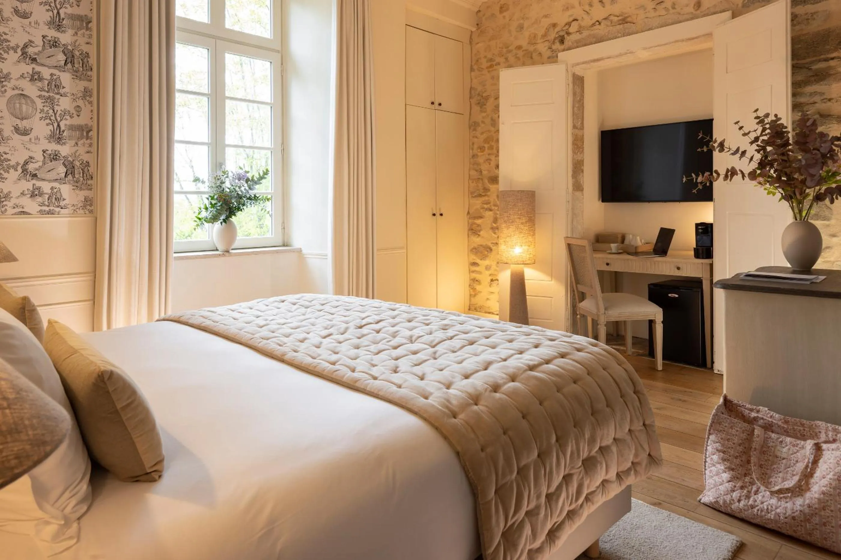 Bed in Château Les Oliviers de Salettes