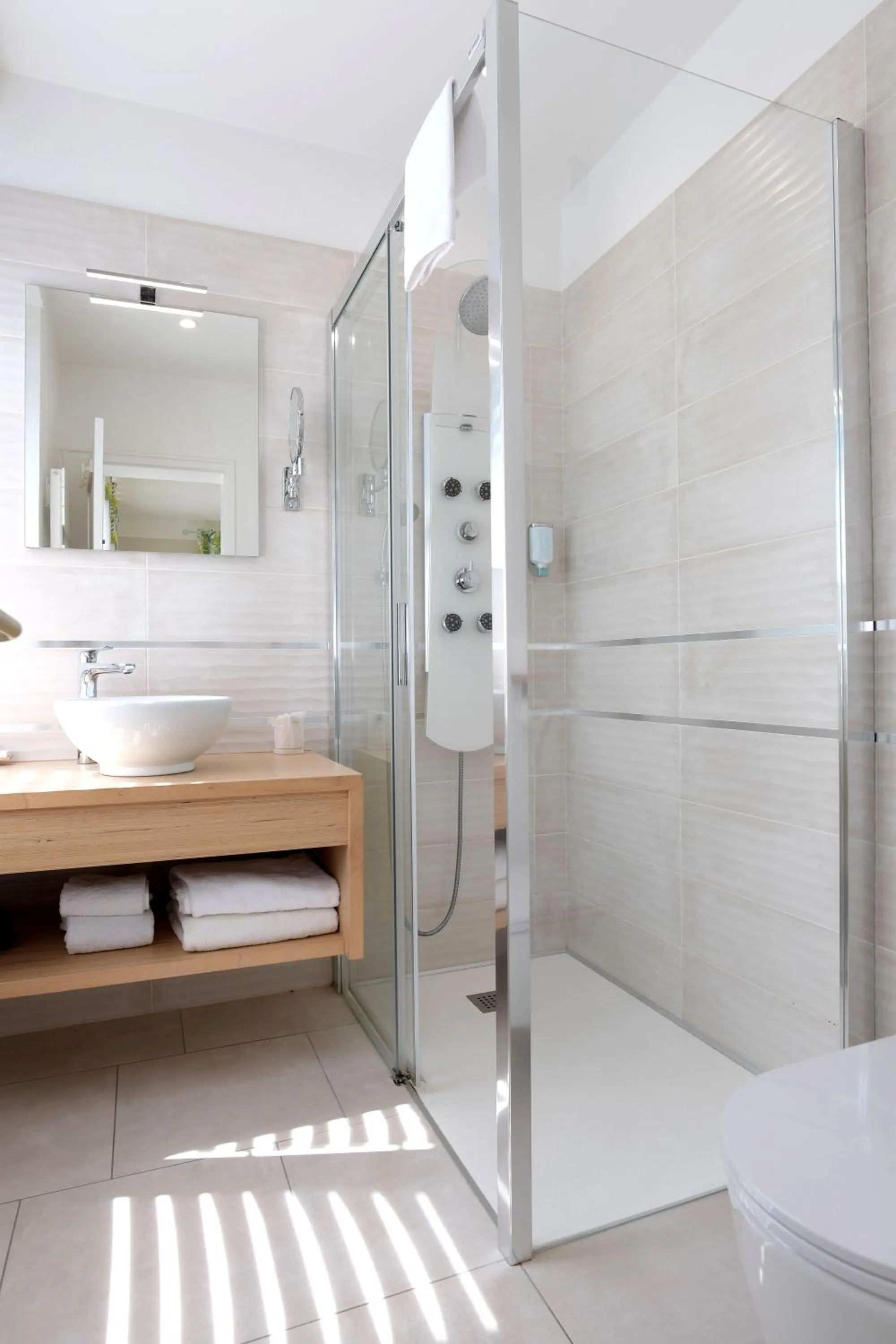 Bathroom, Bed in La Ramade - Teritoria