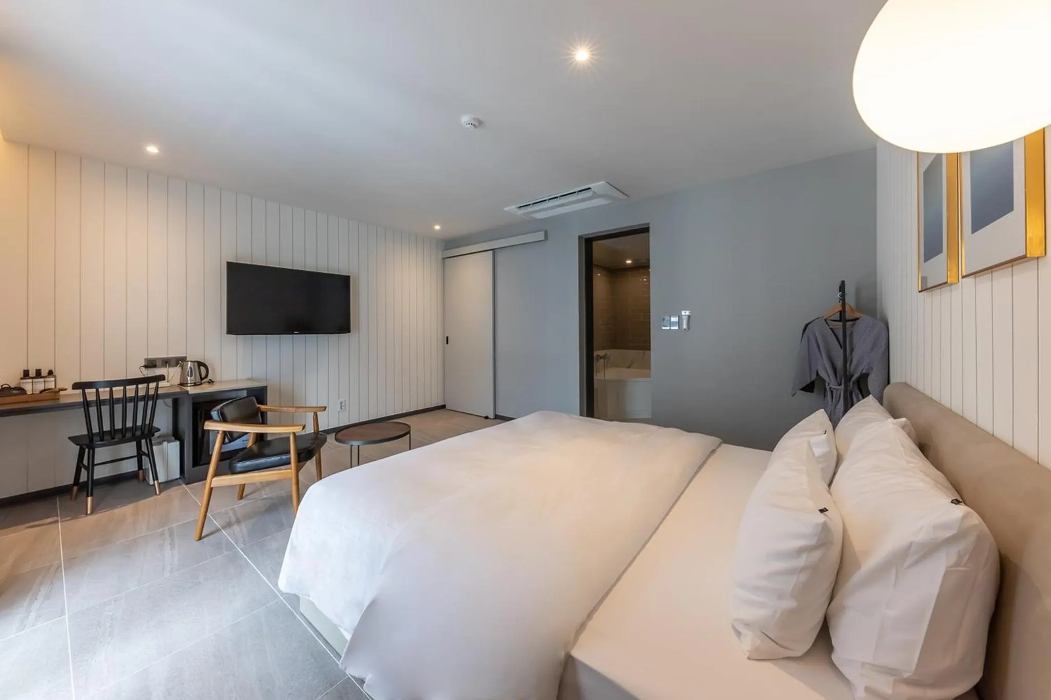 Bed in Brown-Dot Hotel Dongchon Amusement Park