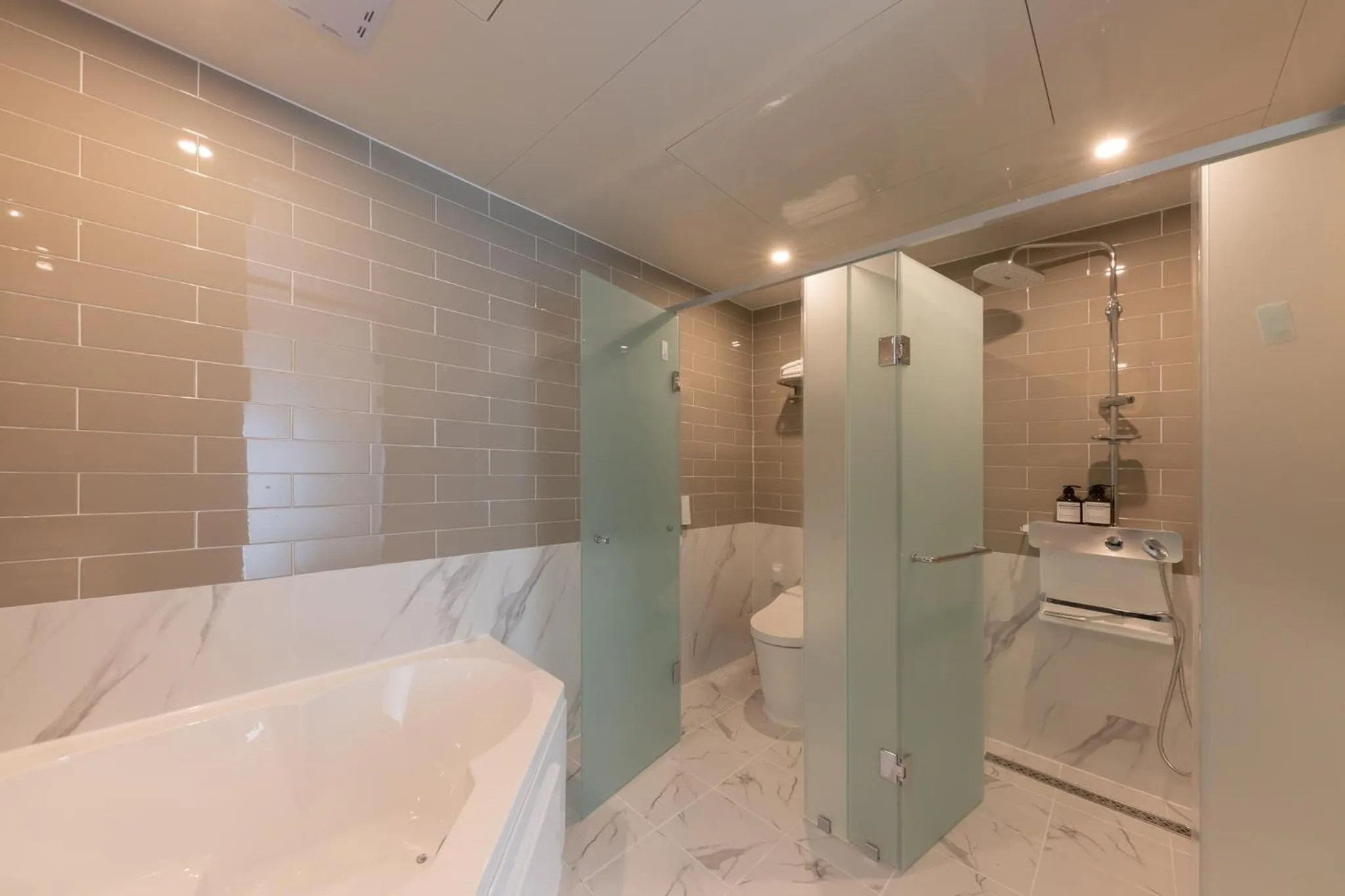 Brown-Dot Hotel Dongchon Amusement Park