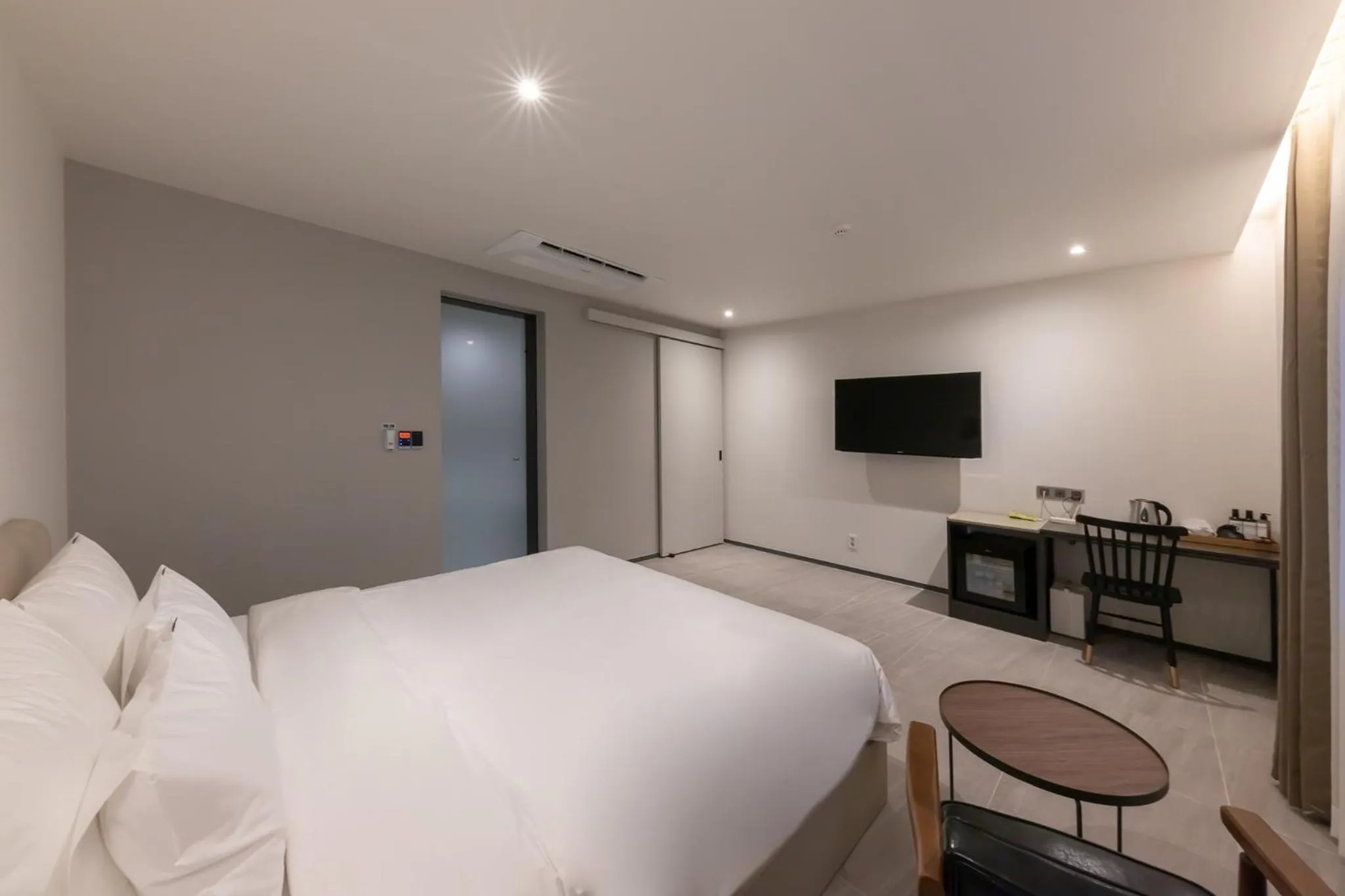 Bed in Brown-Dot Hotel Dongchon Amusement Park