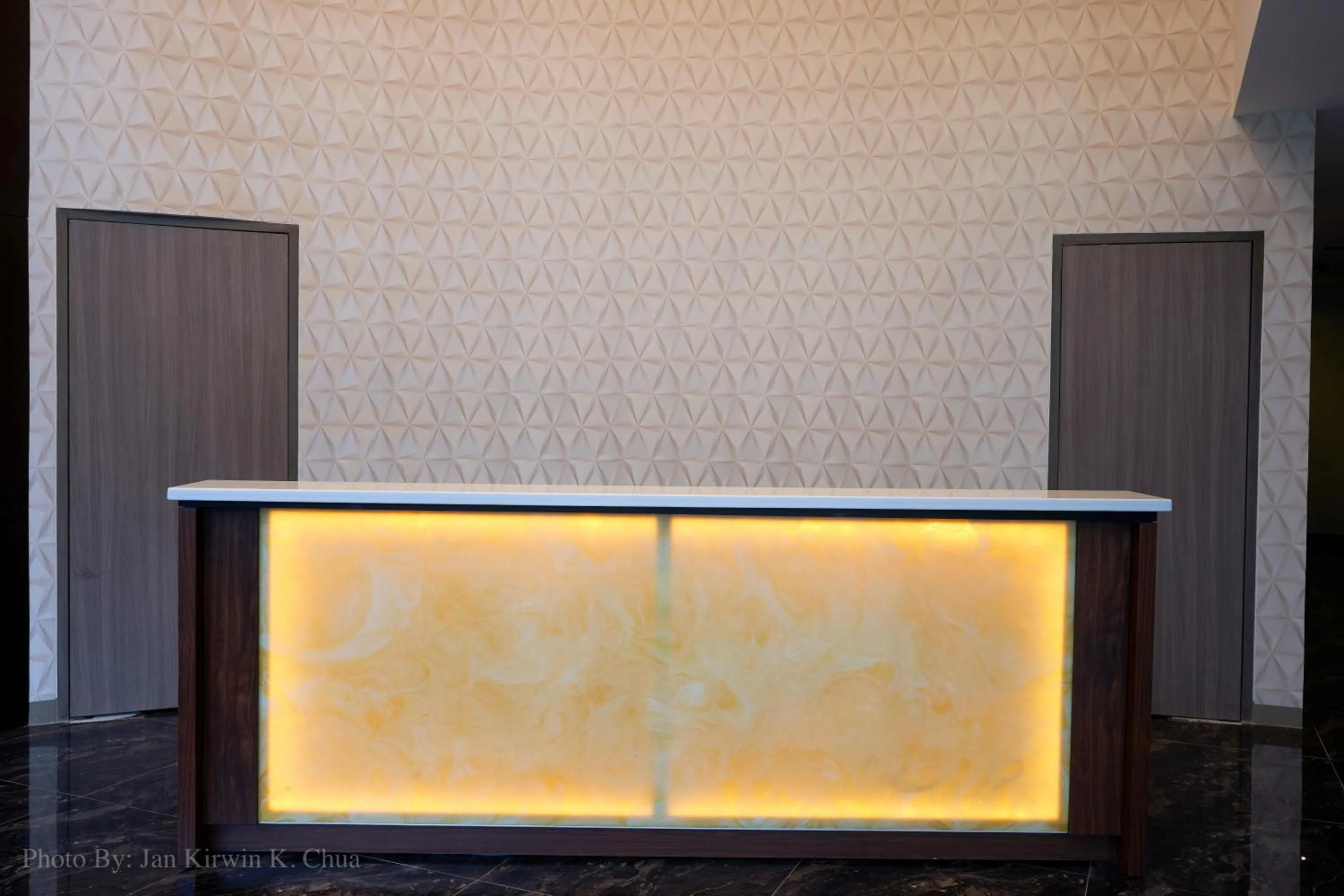 Facade/entrance in Griffin Hotel and Suites