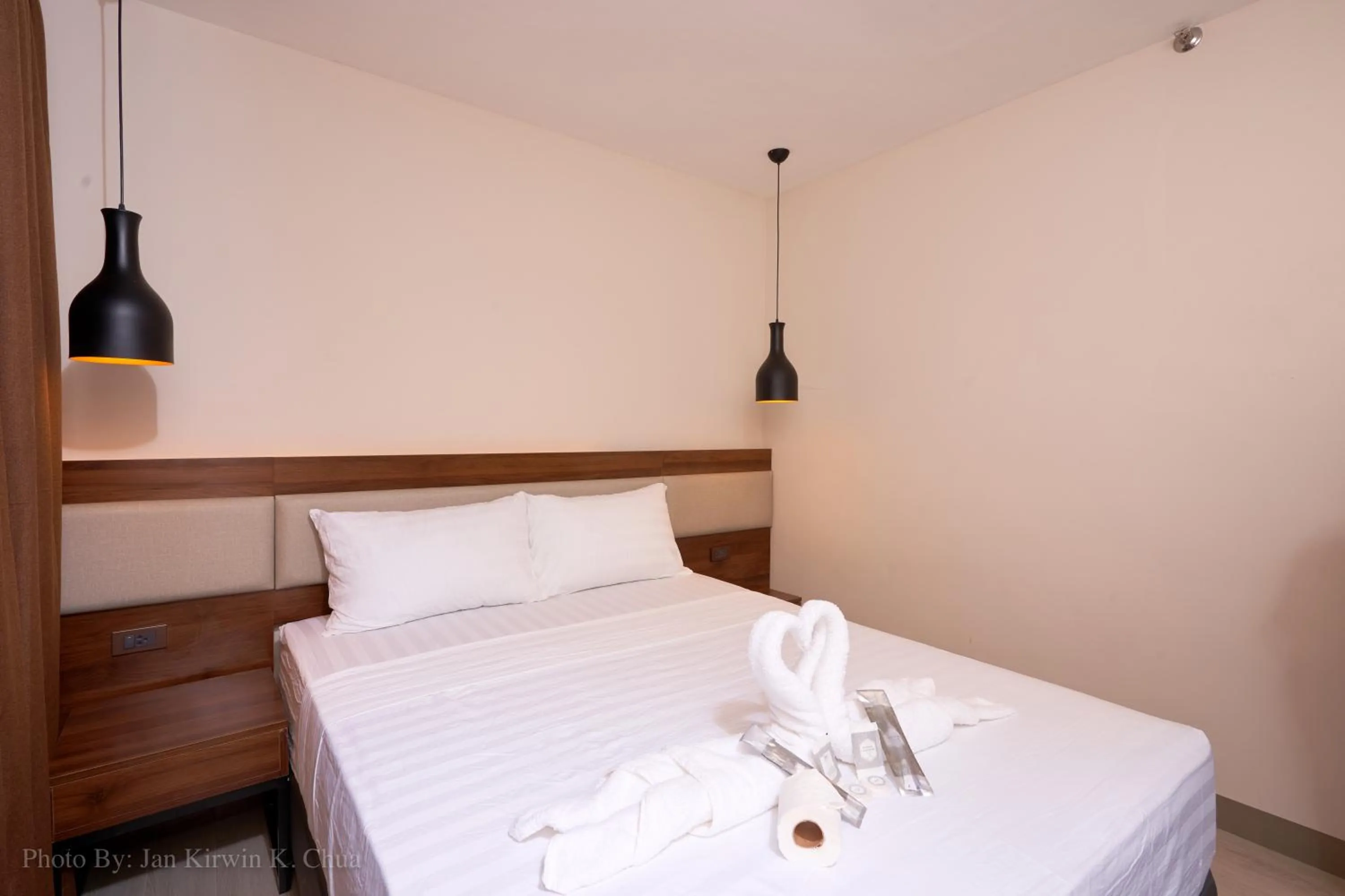 Bed in Griffin Hotel and Suites