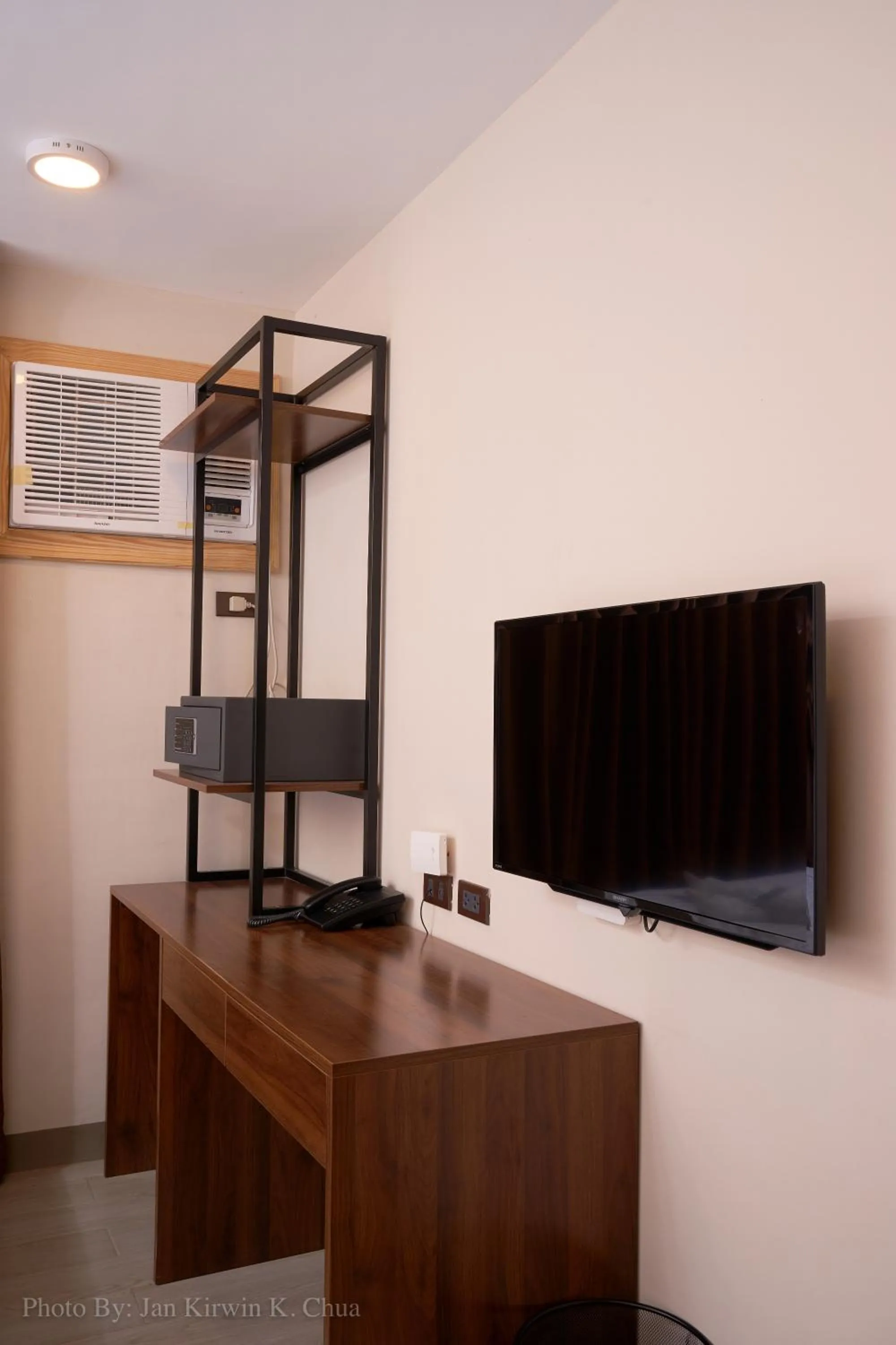 TV and multimedia in Griffin Hotel and Suites