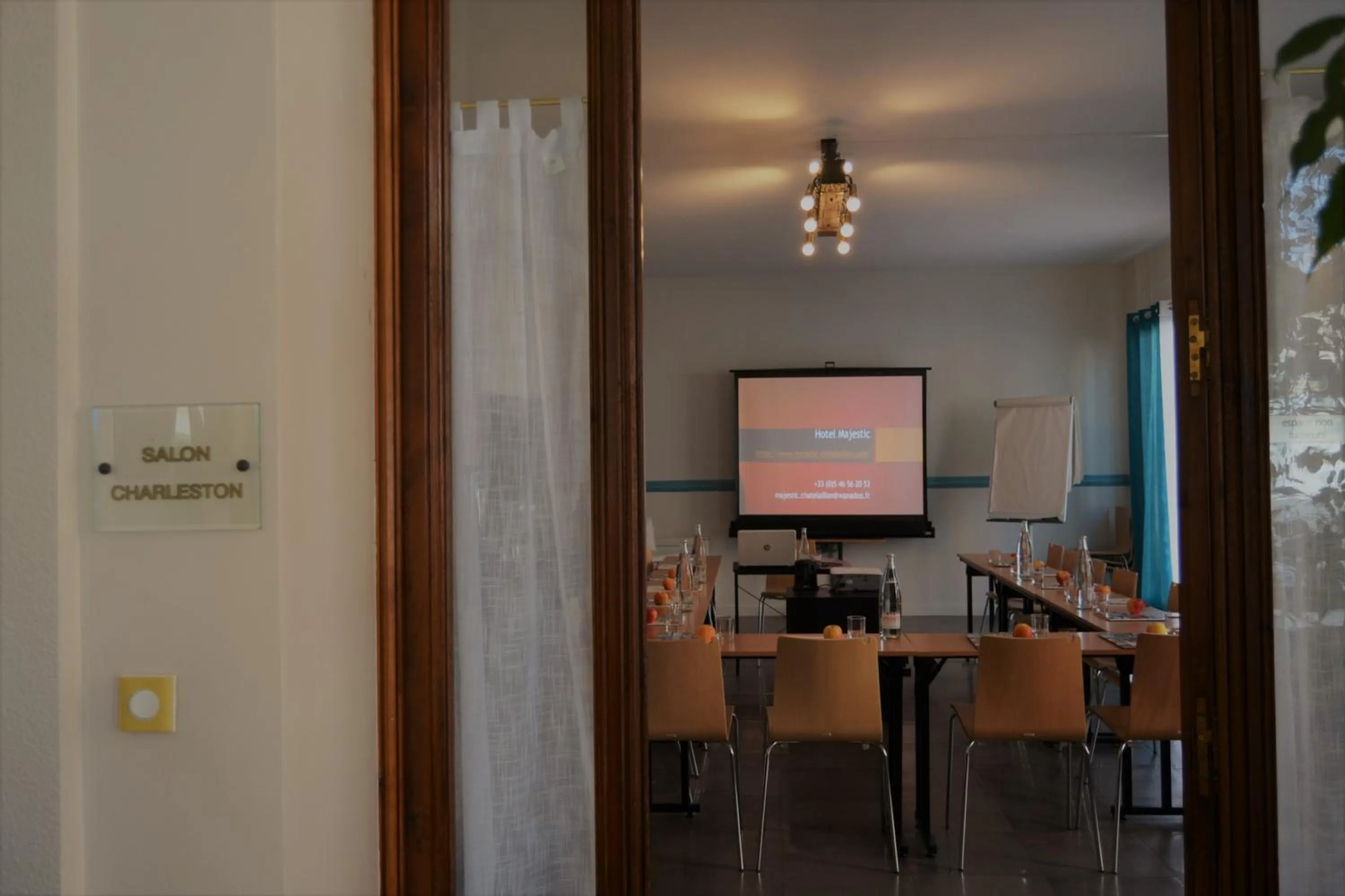 Business facilities in LOGIS Hotel Majestic Chatelaillon Plage - La Rochelle