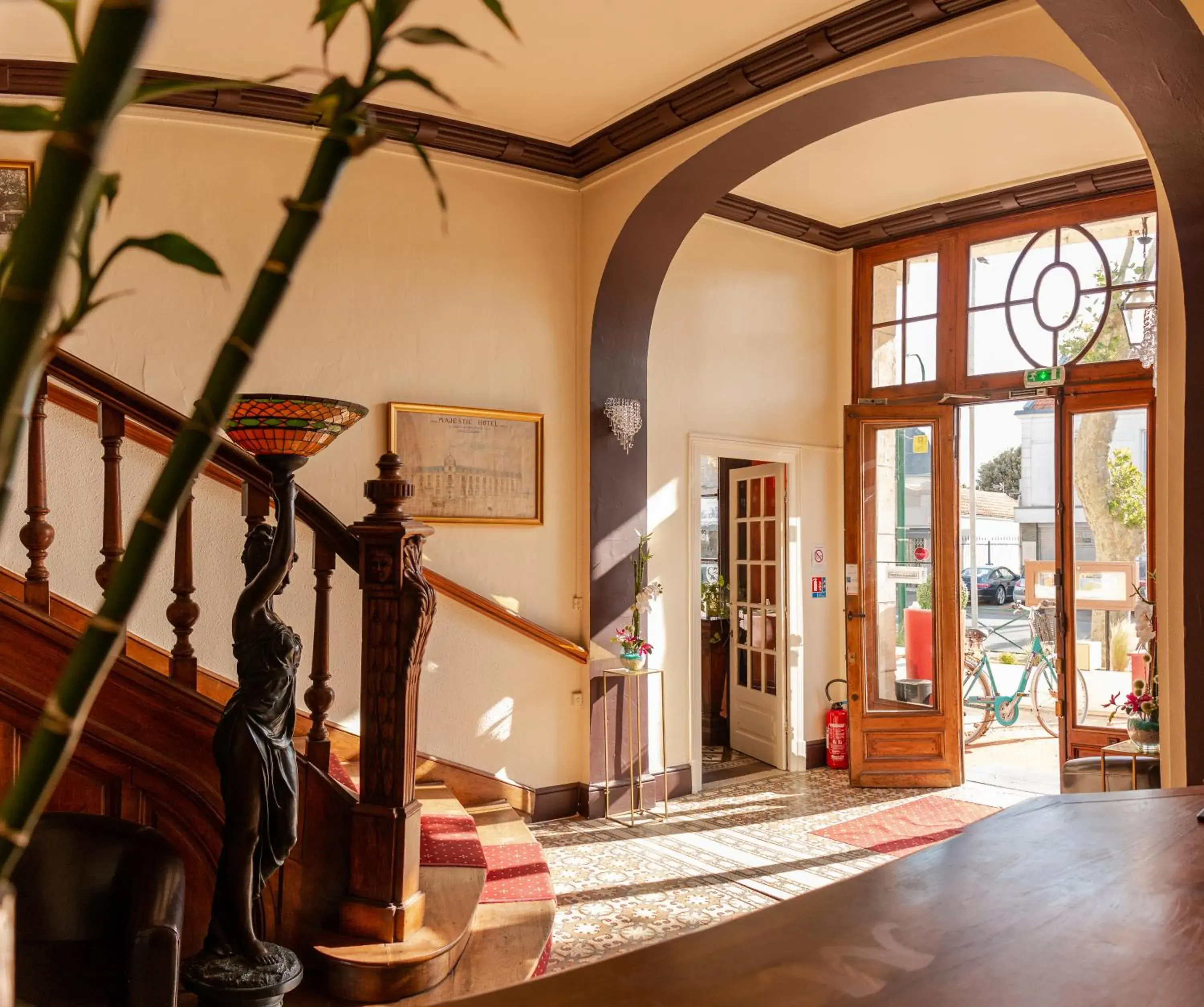 Lobby or reception in LOGIS Hotel Majestic Chatelaillon Plage - La Rochelle Lobby or reception in LOGIS Hotel Majestic Chatelaillon Plage - La Rochelle