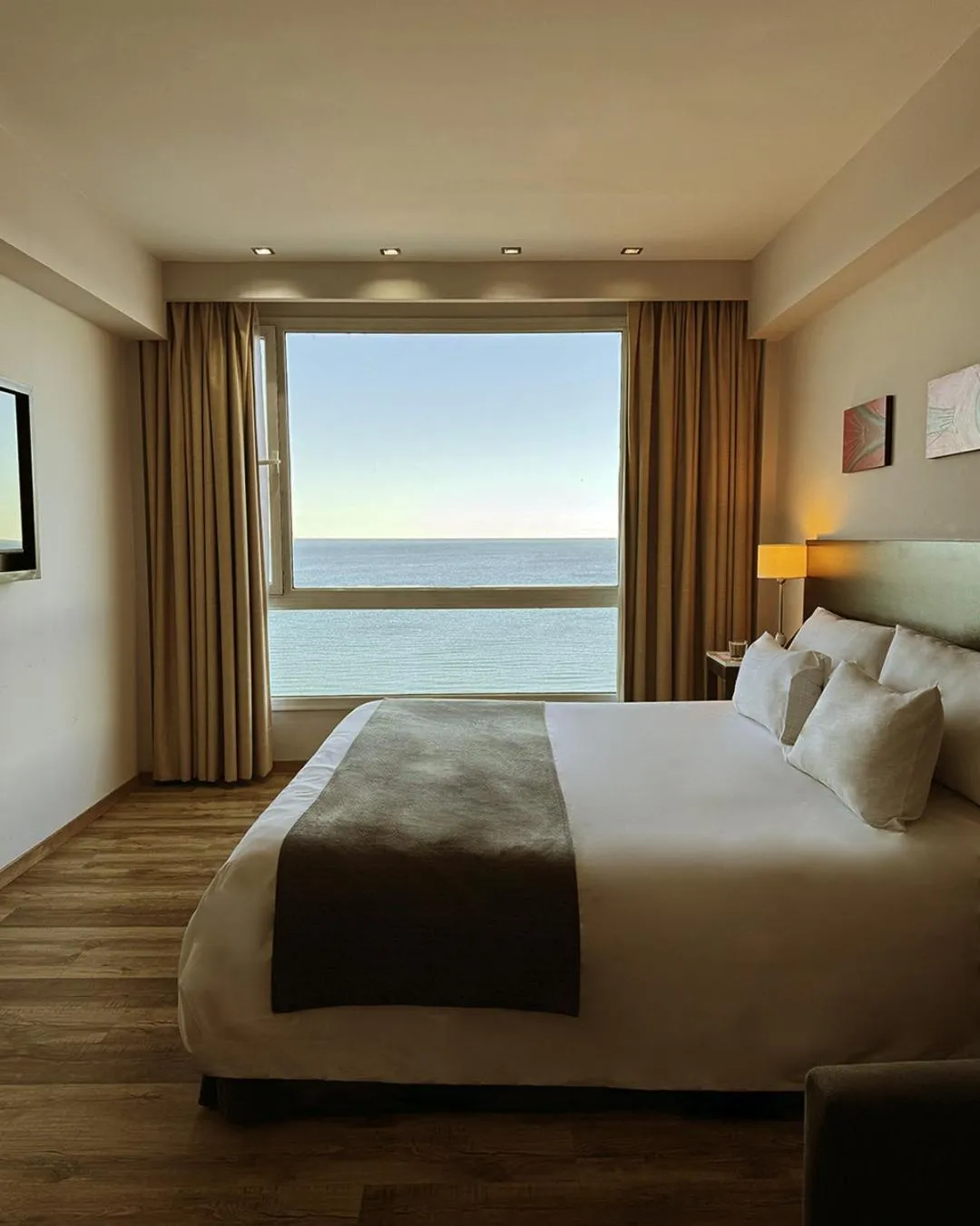 Sea view, Bed in Dazzler by Wyndham Puerto Madryn