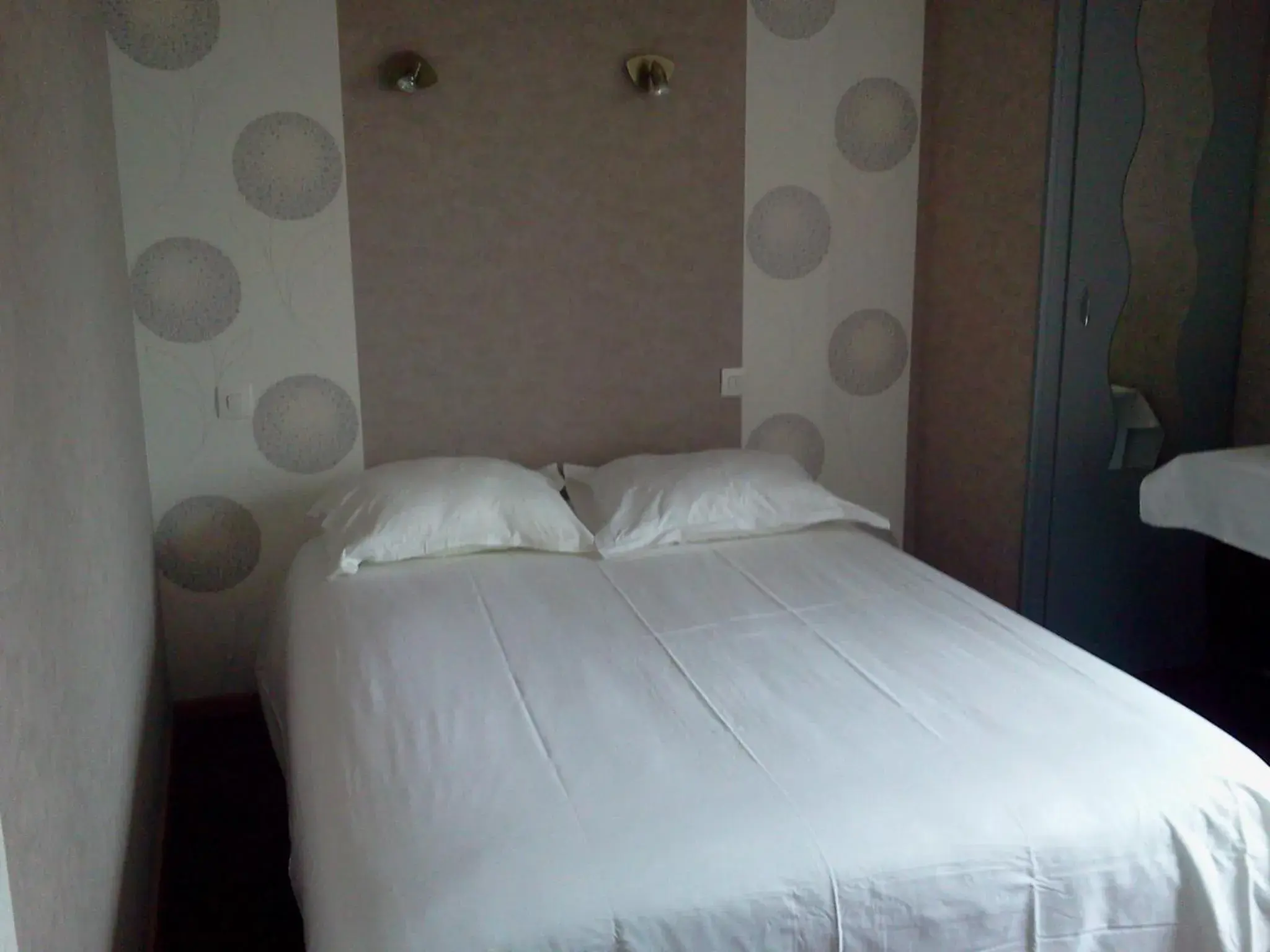 Double Room in Hotel Restaurant Le Phare Double Room in Hotel Restaurant Le Phare