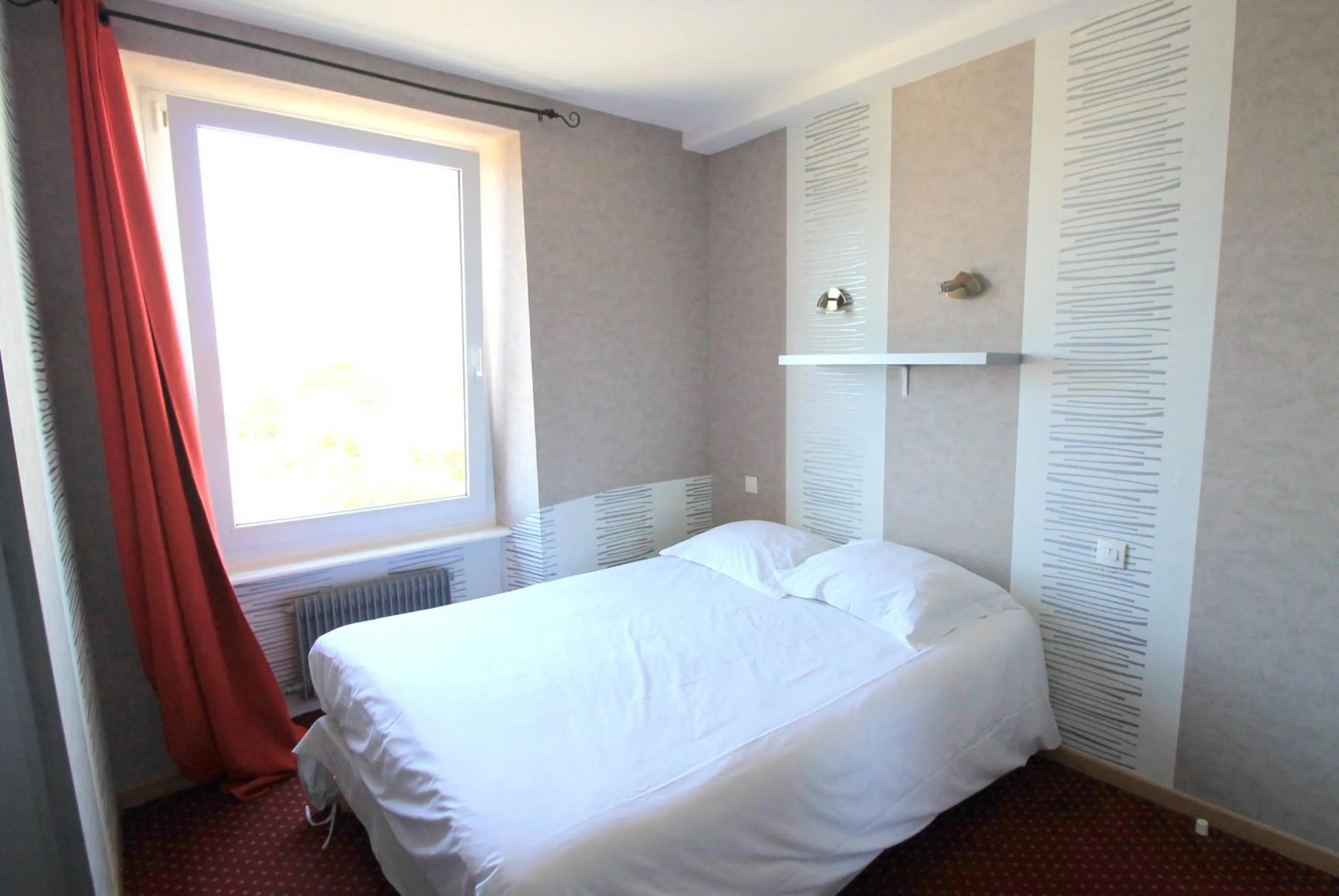 Bed in Hotel Restaurant Le Phare