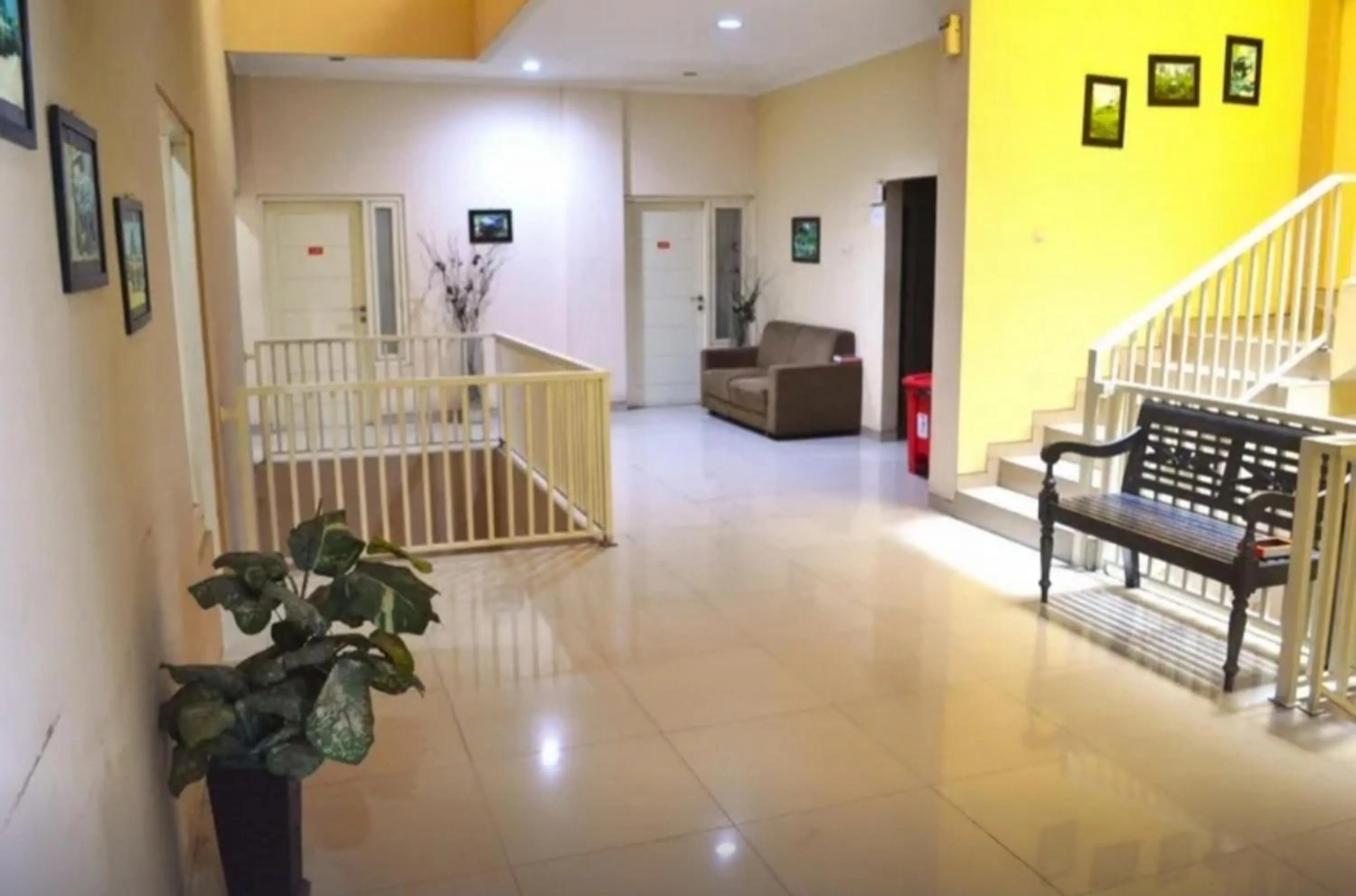 Property building in RedDoorz near Plaza Araya Malang