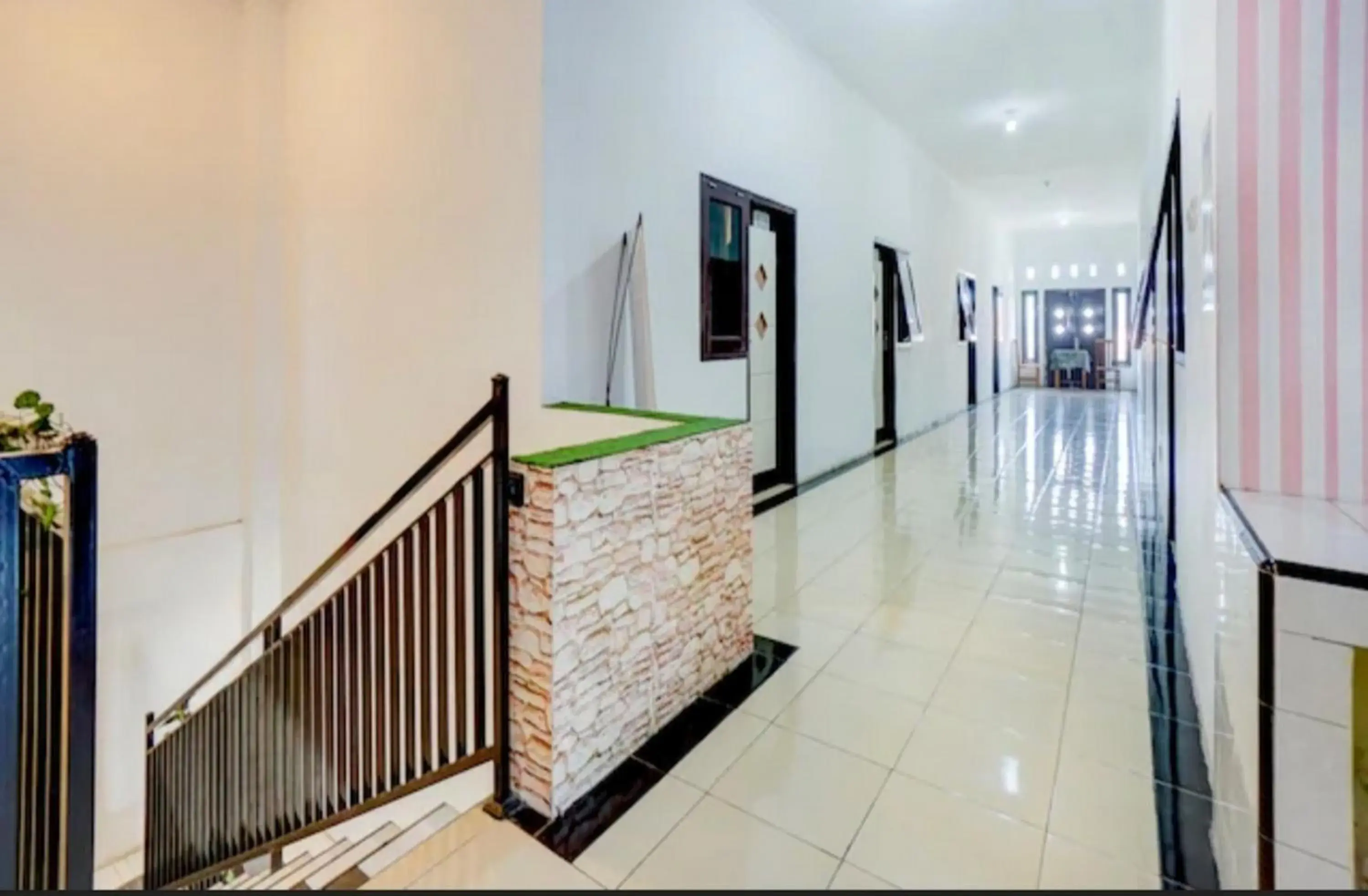 Property building in RedDoorz near Plaza Araya Malang Property building in RedDoorz near Plaza Araya Malang