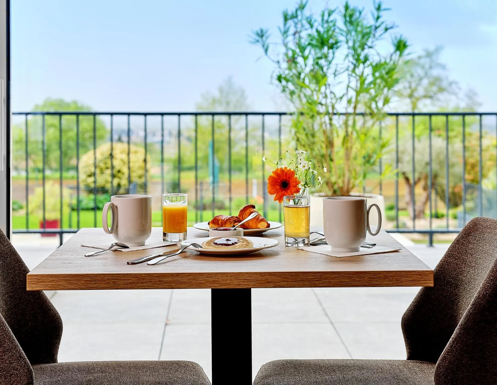 Breakfast in Logis Hôtel Restaurant Aloe