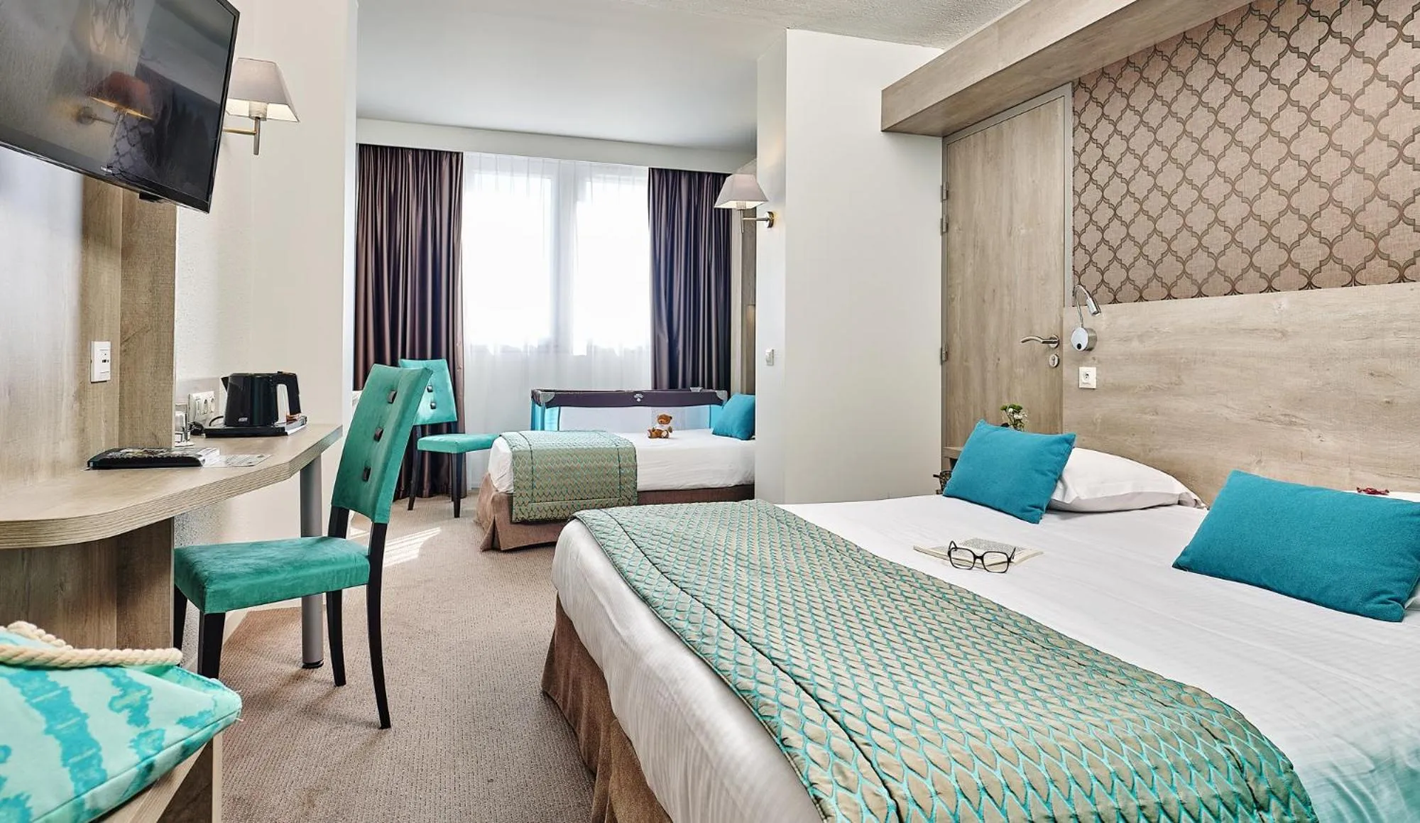 Photo of the whole room, Bed in Logis Hôtel Restaurant Aloe