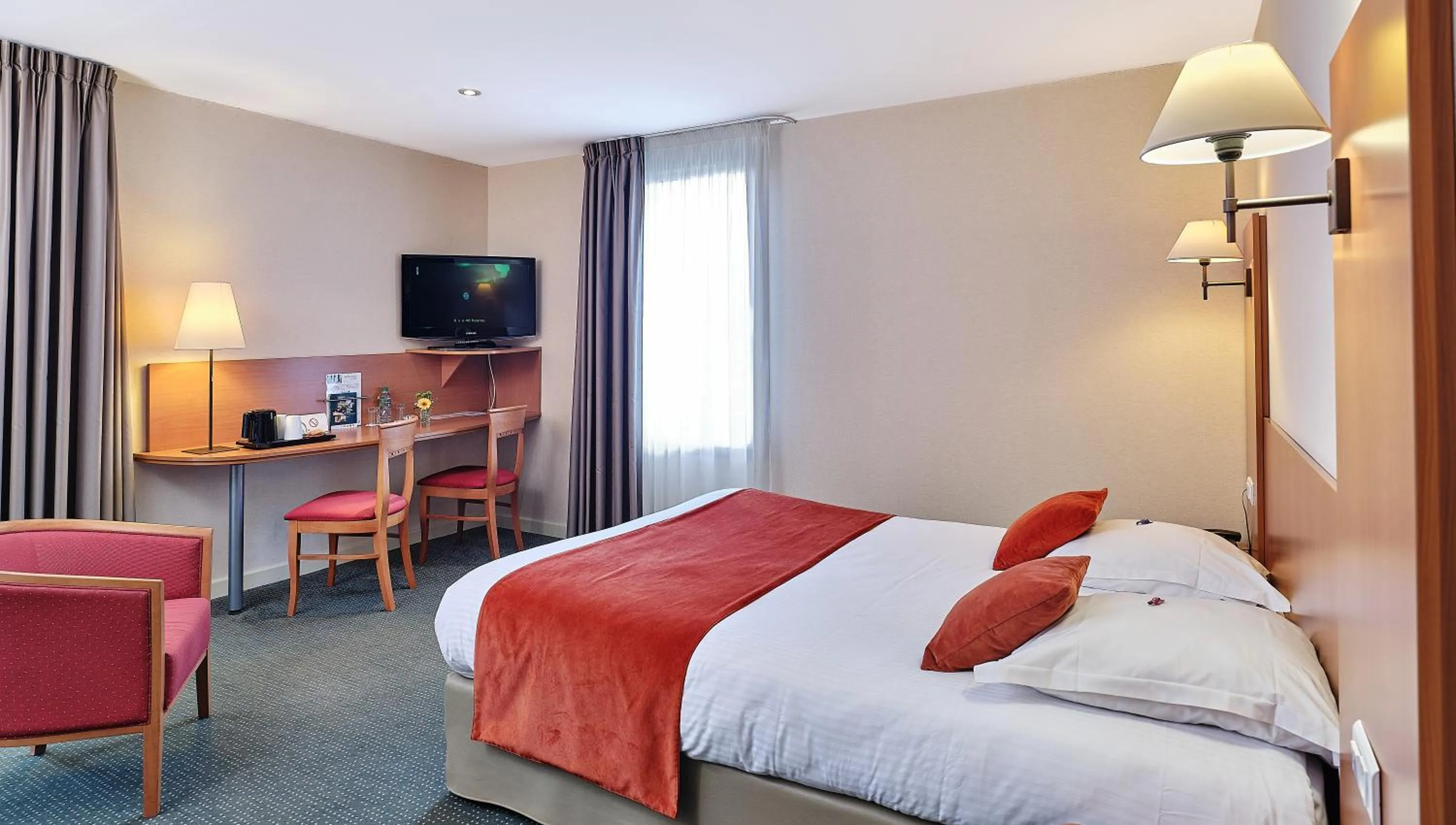 Bedroom, Bed in Logis Hôtel Restaurant Aloe