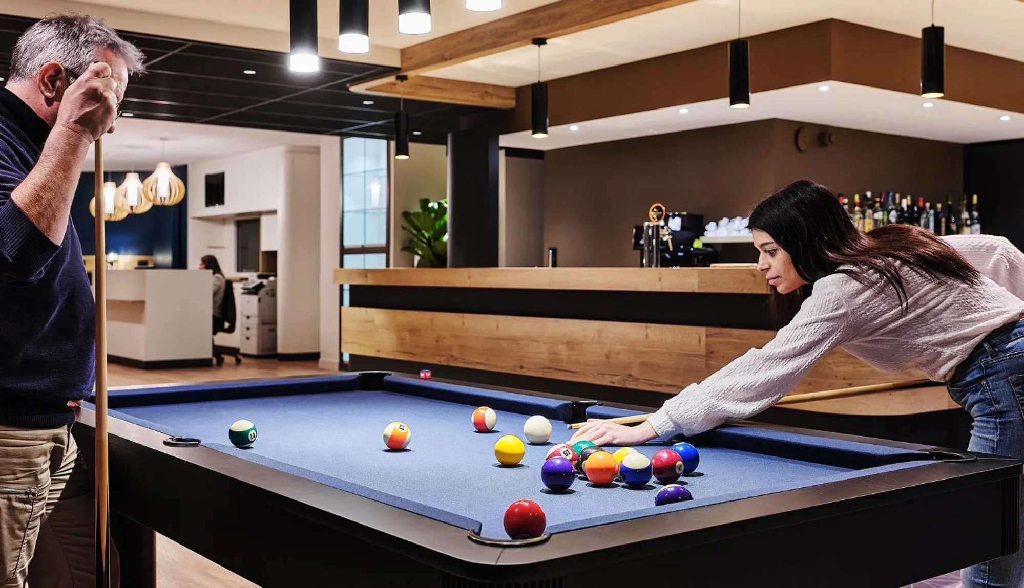 Billiard in Logis Hôtel Restaurant Aloe