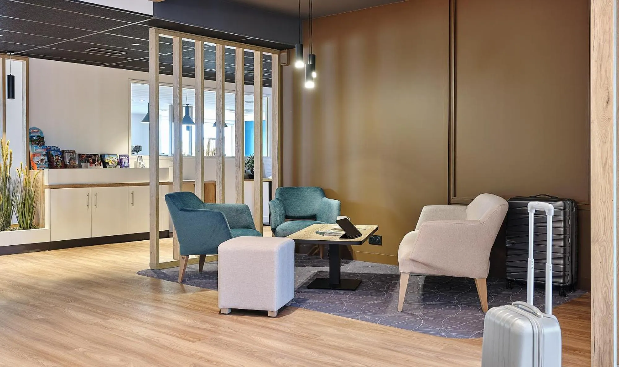 Lobby or reception in Logis Hôtel Restaurant Aloe