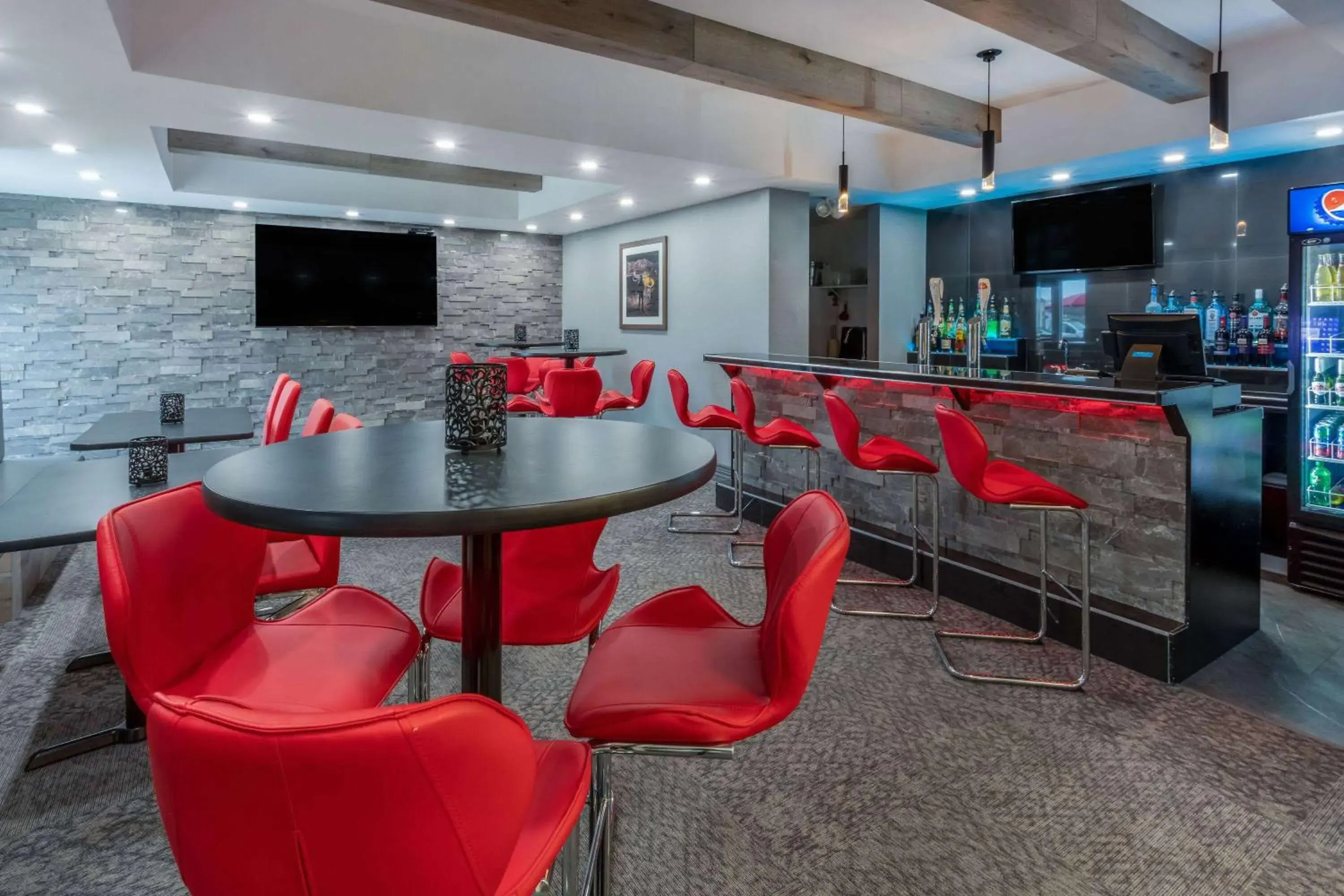 Lounge or bar in Microtel Inn & Suites by Wyndham - Timmins Lounge or bar in Microtel Inn & Suites by Wyndham - Timmins