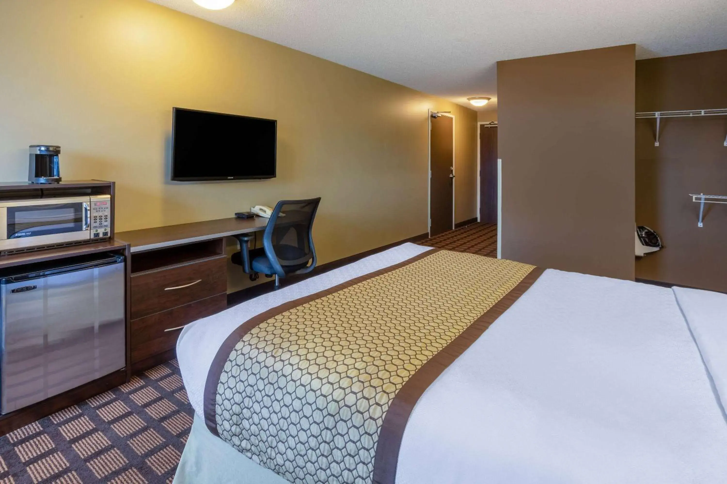 Photo of the whole room, Bed in Microtel Inn & Suites by Wyndham - Timmins Photo of the whole room, Bed in Microtel Inn & Suites by Wyndham - Timmins
