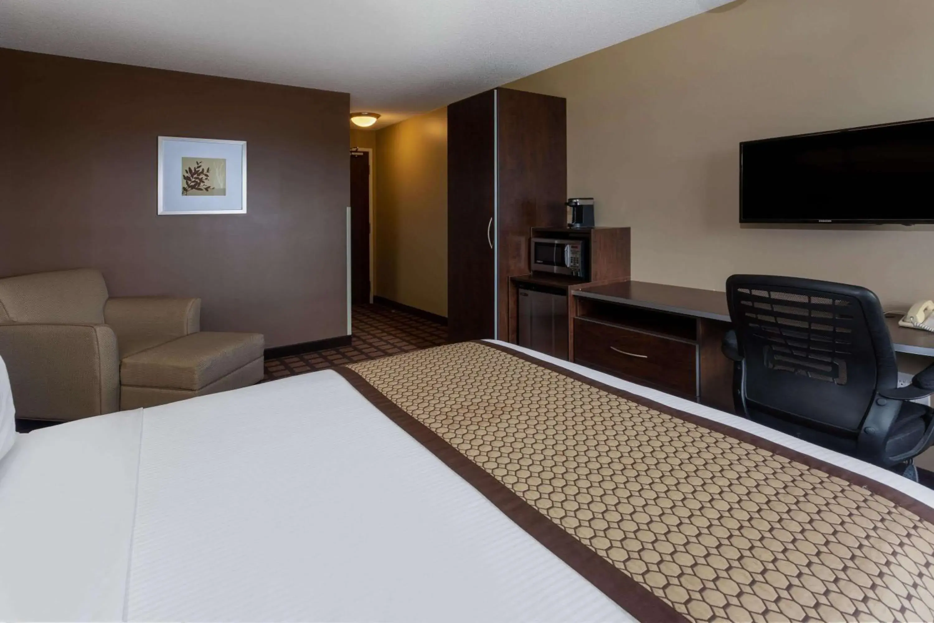 Photo of the whole room, Bed in Microtel Inn & Suites by Wyndham - Timmins Photo of the whole room, Bed in Microtel Inn & Suites by Wyndham - Timmins