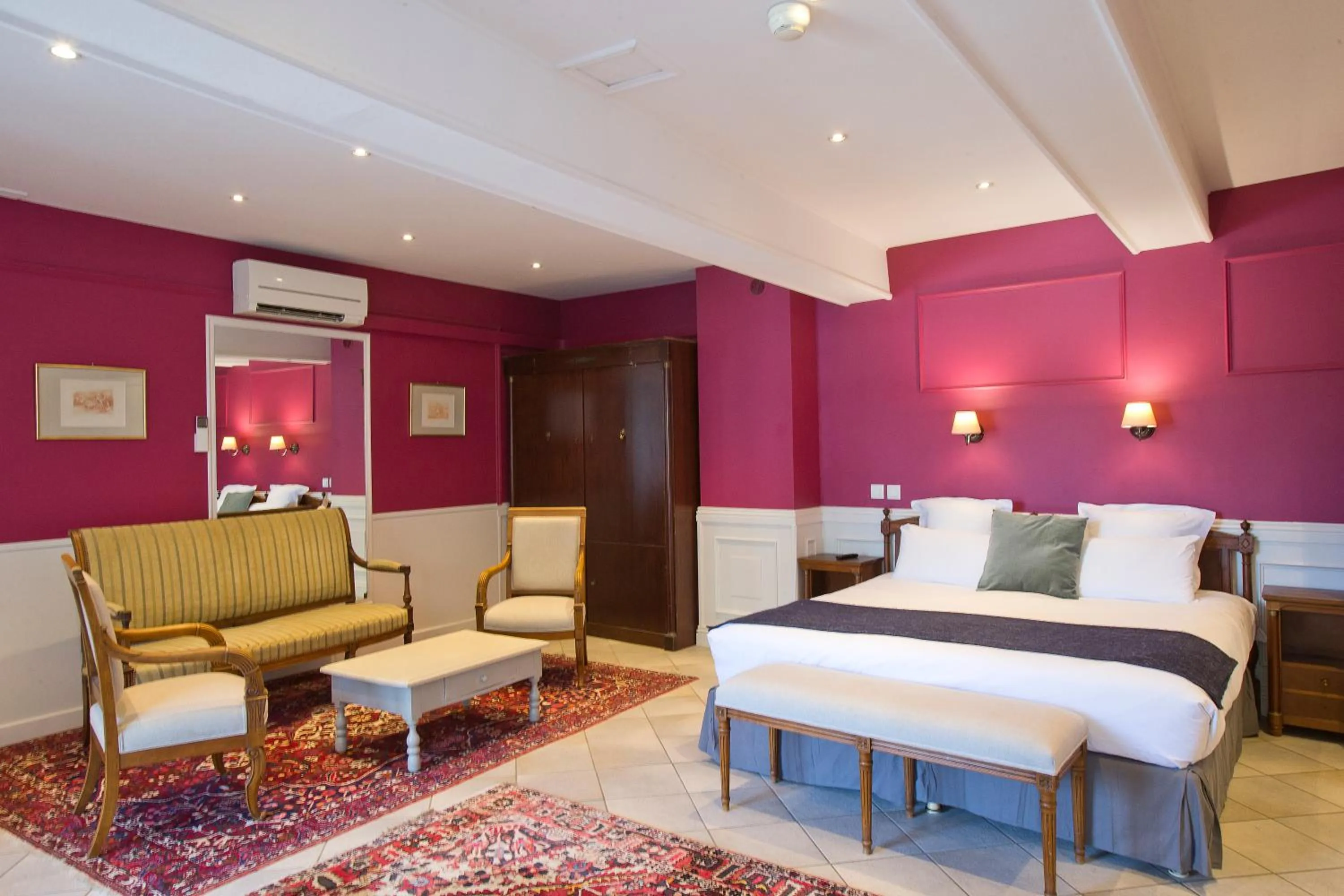 Photo of the whole room in Château Hôtel, Restaurant & Spa De La Commanderie