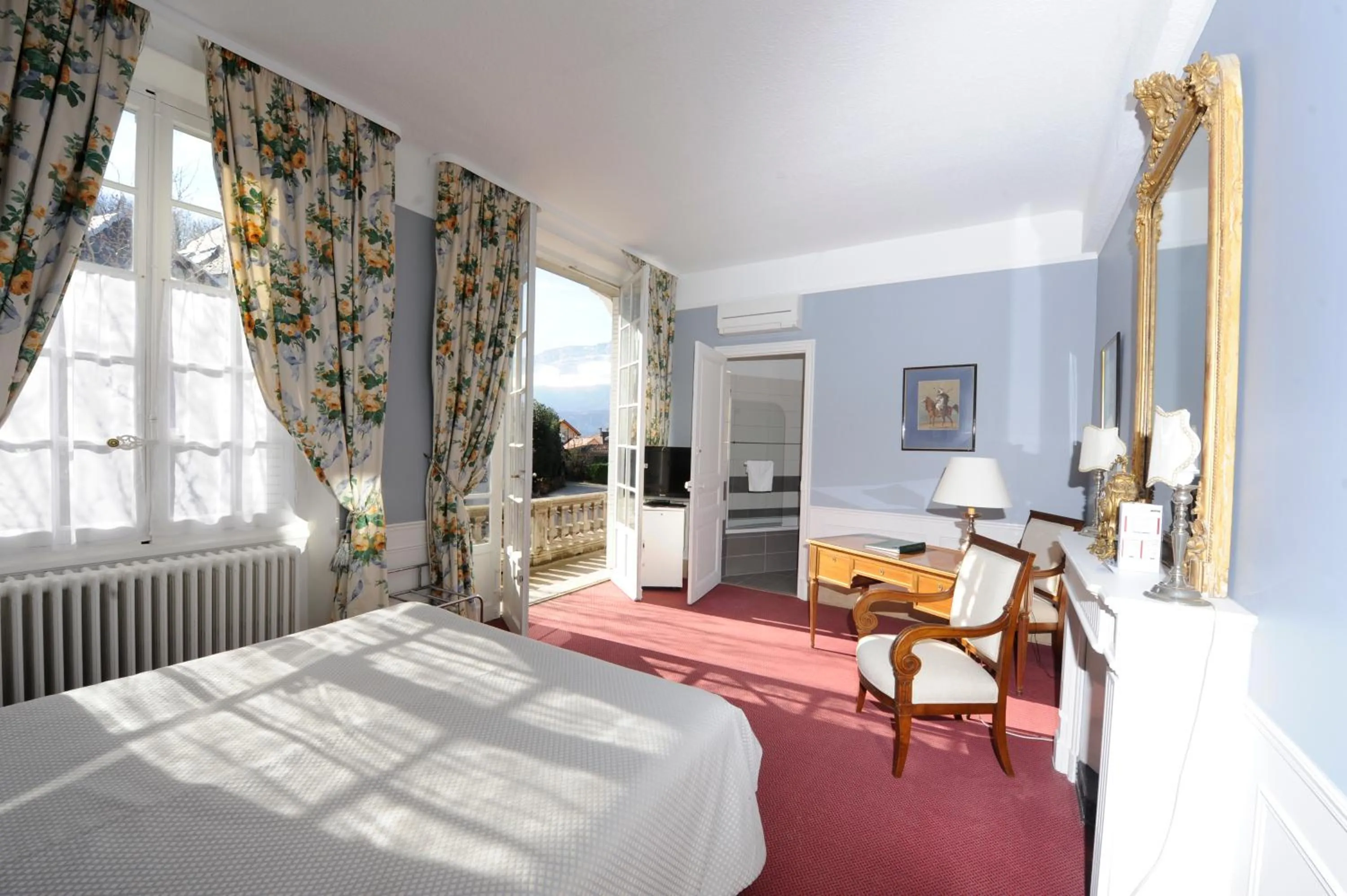 Photo of the whole room, Bed in Château Hôtel, Restaurant & Spa De La Commanderie