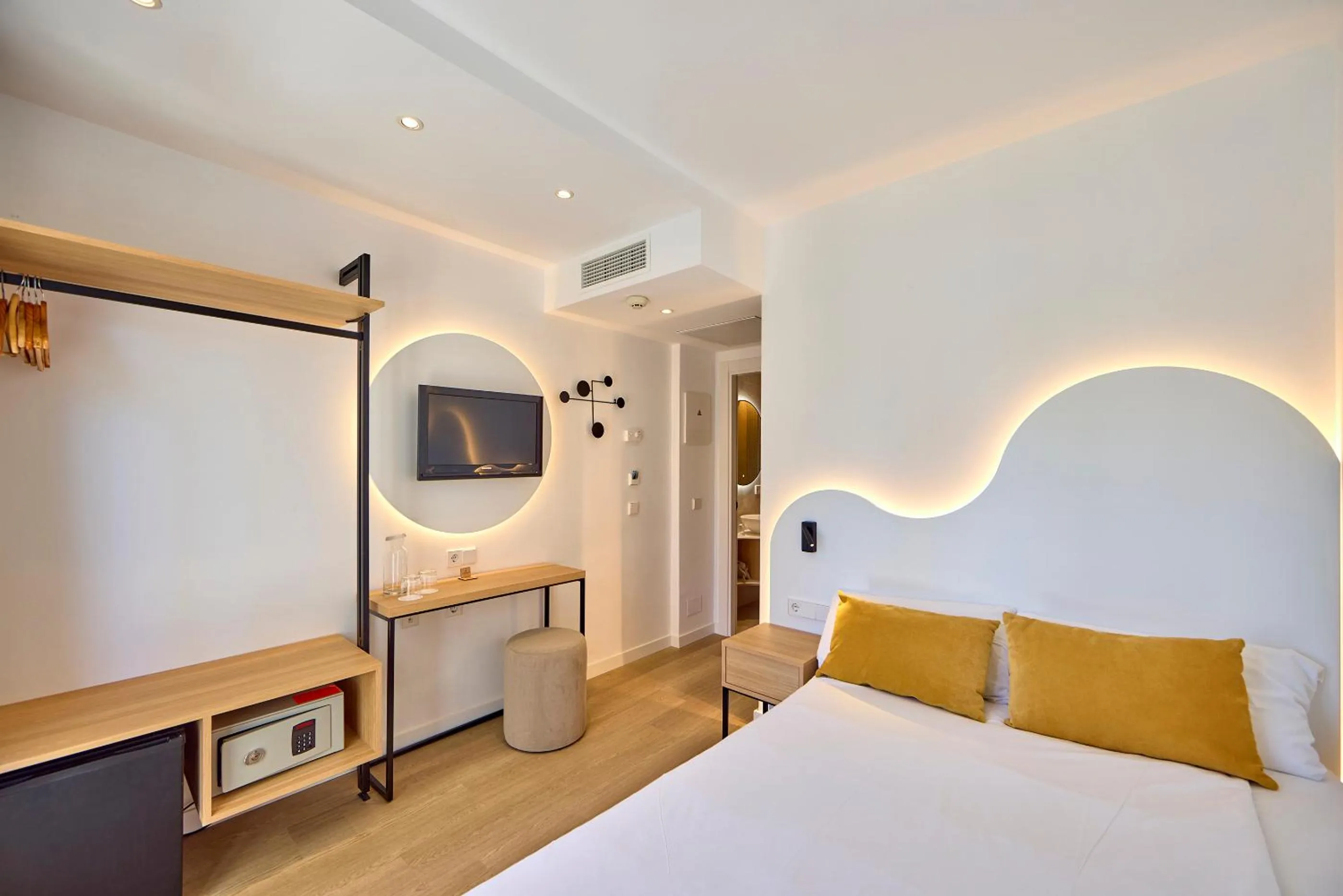 Bed in Universal Hotel Bikini