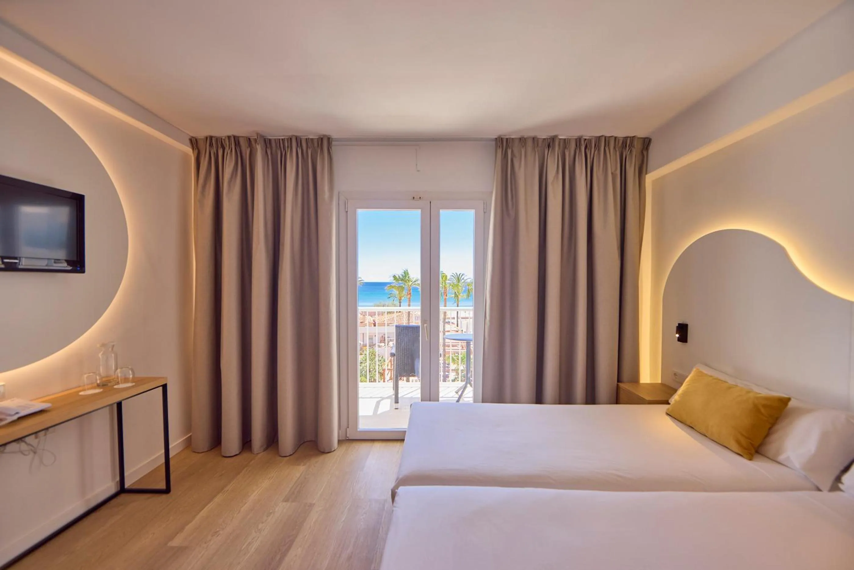 Photo of the whole room, Bed in Universal Hotel Bikini