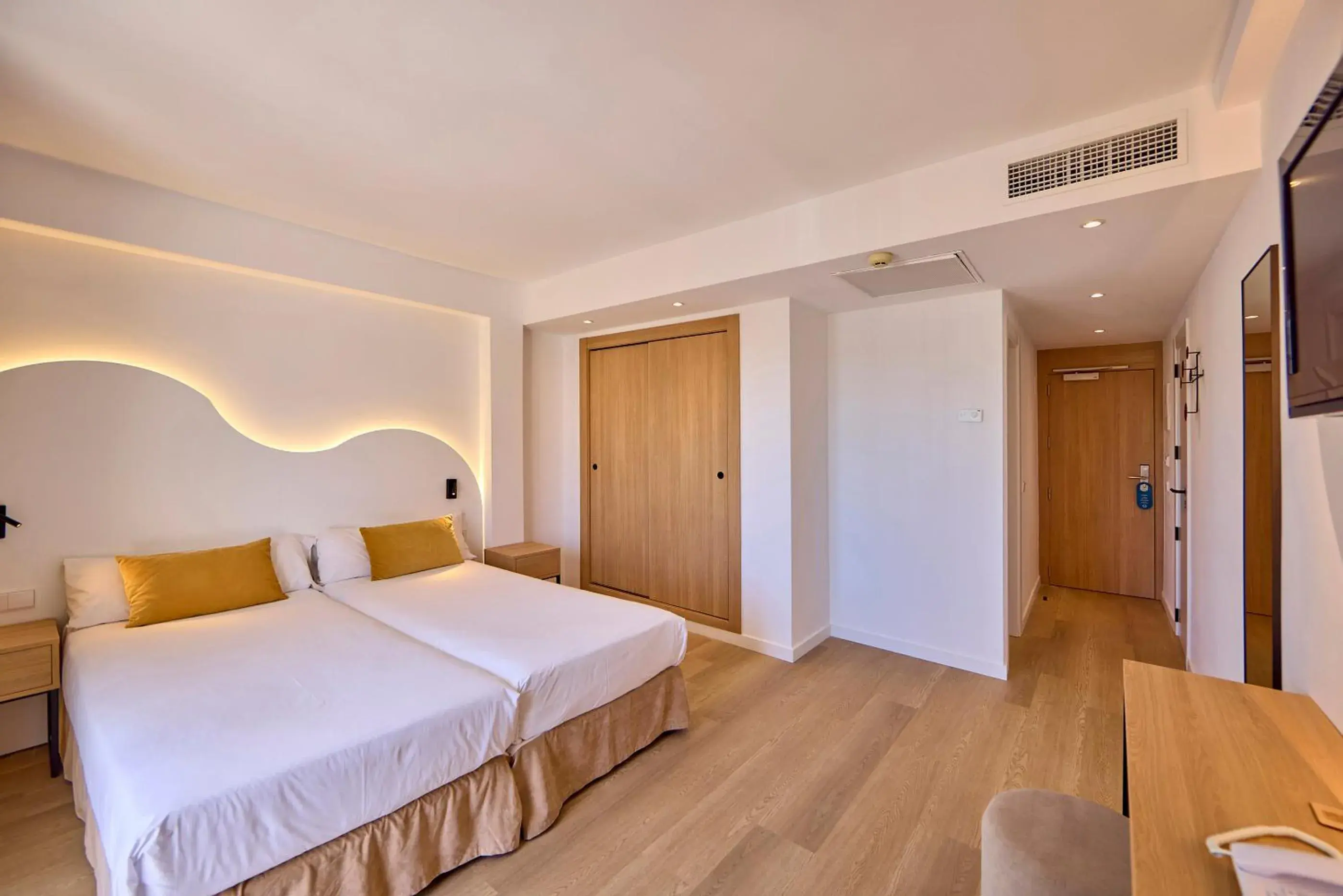 Photo of the whole room, Bed in Universal Hotel Bikini Photo of the whole room, Bed in Universal Hotel Bikini