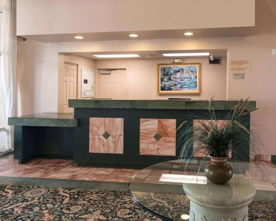 Lobby or reception in Economy Inn & Suites